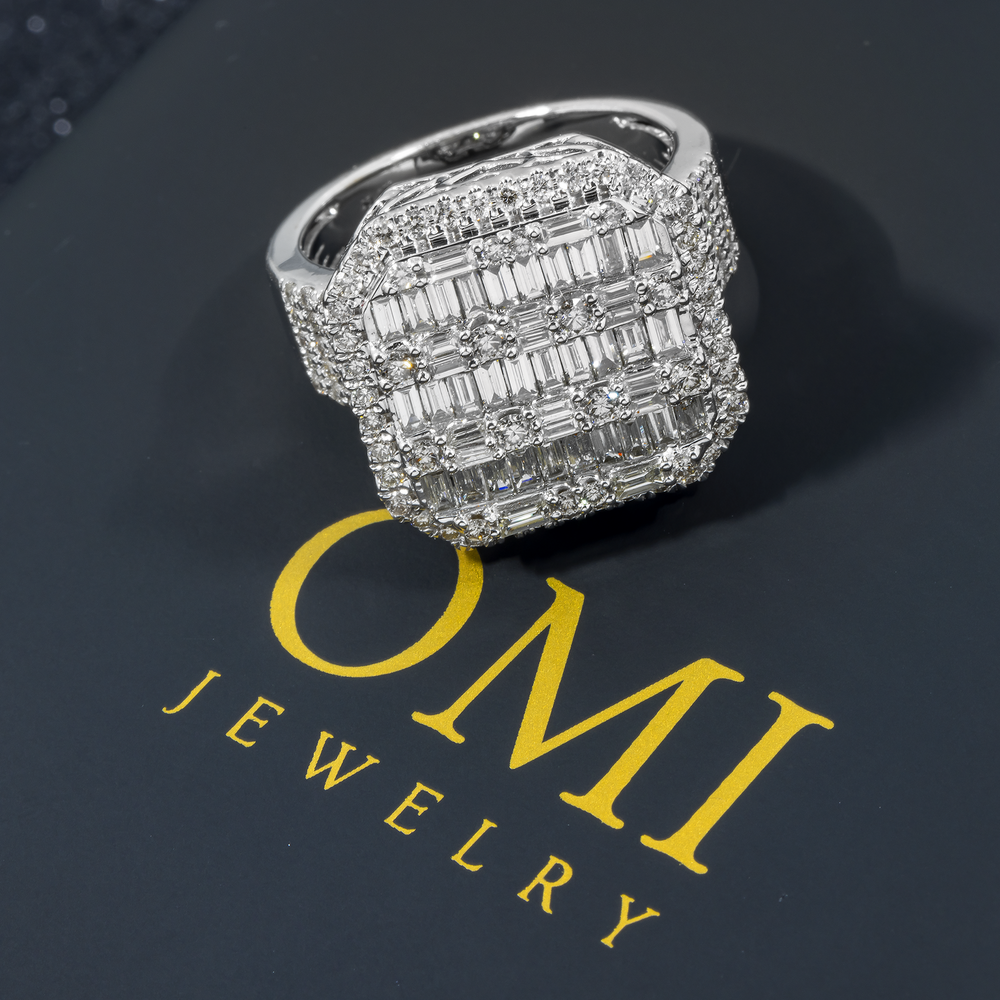 14K GOLD BAGUETTE DIAMOND CUSHION RING WITH SINGLE ROW BORDER AND PAVE HALF SHANK 2.65 CT