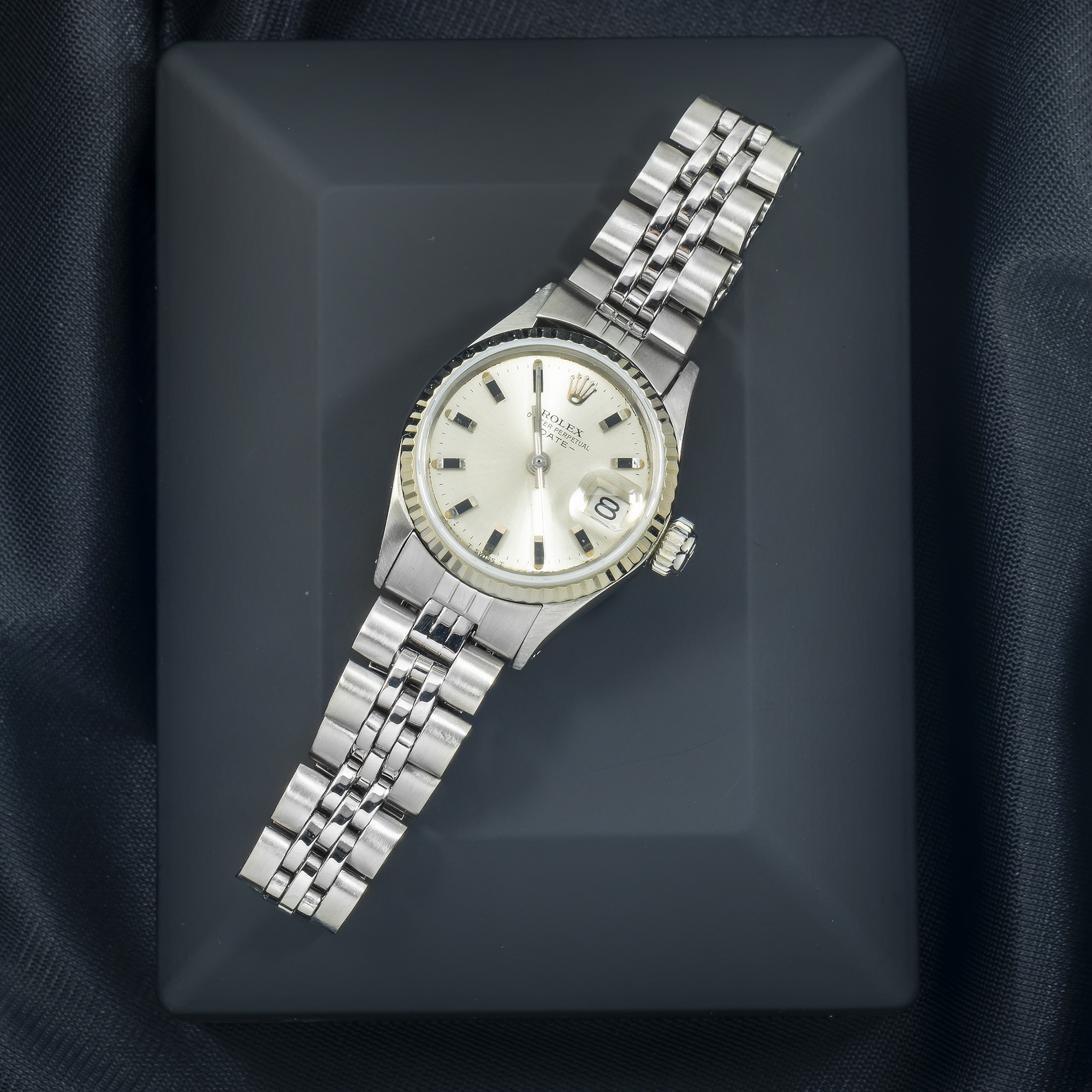 Rolex Date 26MM 69240 Silver Dial Fluted Bezel Stainless Steel Jubilee Bracelet