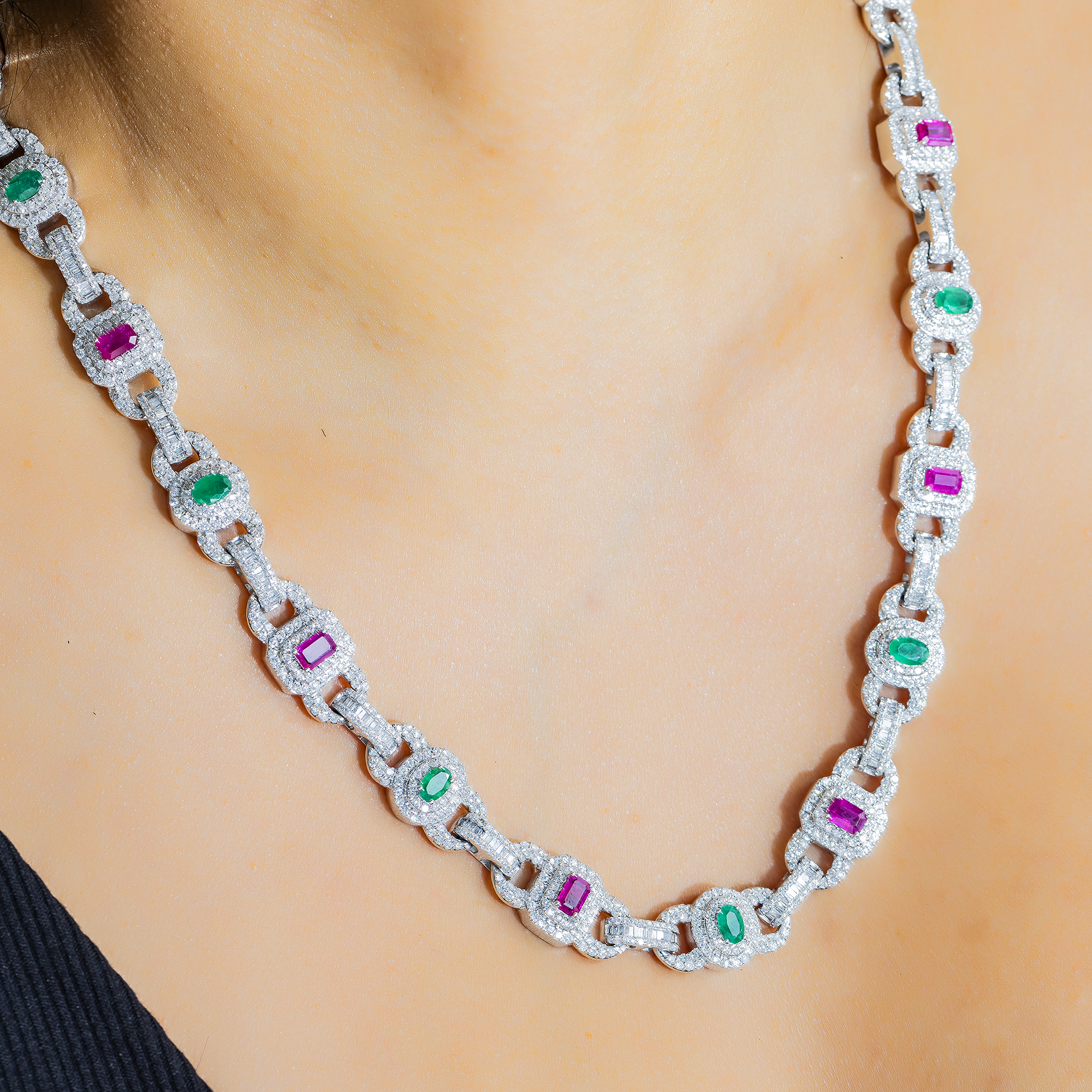 10K GOLD DIAMOND AND SAPPHIRE FLOWER LINK CHAIN 30.08 CTW