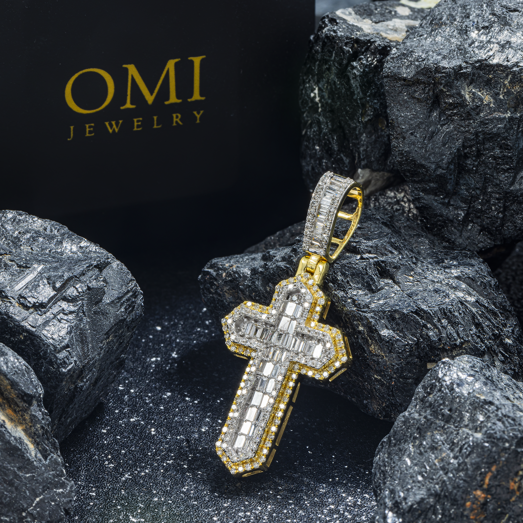 14K GOLD TWO TONE BAGUETTE AND ROUND DIAMOND CROSS PENDANT 0.80 CT