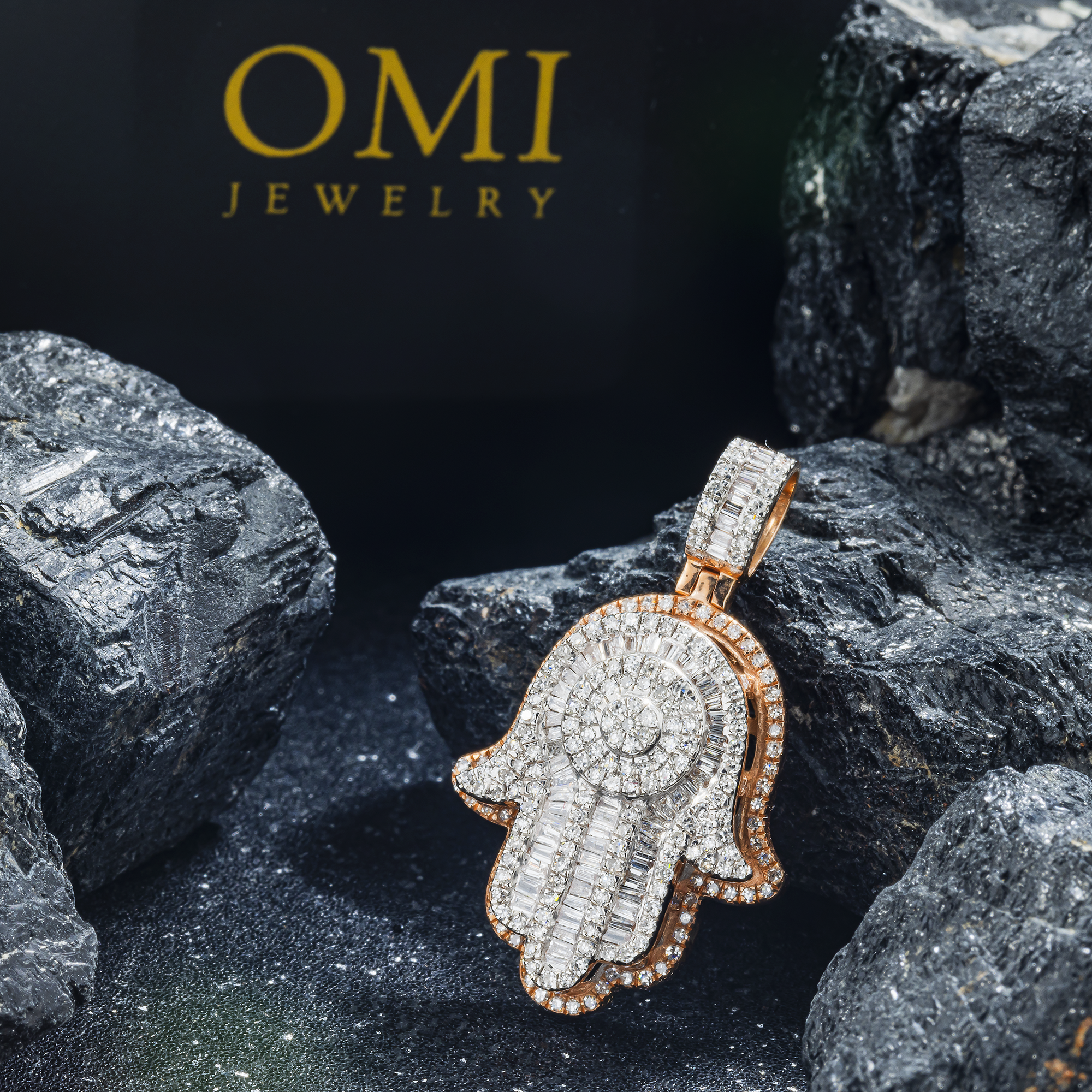 14K GOLD BAGUETTE AND ROUND DIAMOND CLUSTER HAMSA PENDANT 1.00 CT