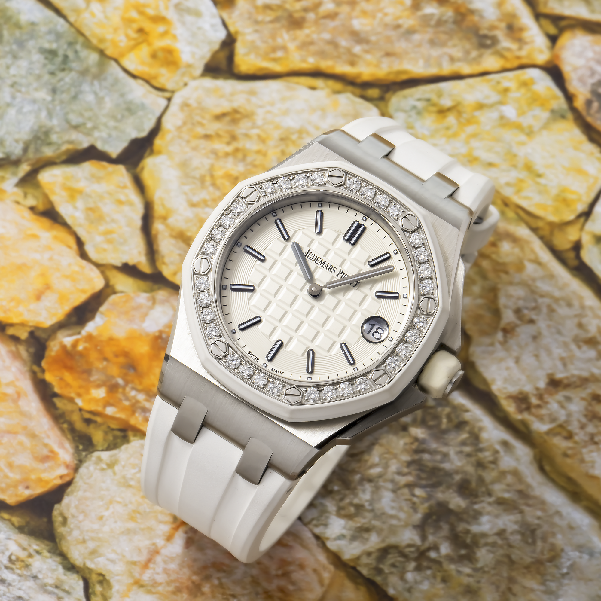 Audemars Piguet Royal Oak 37MM 67540SK.ZZ.A010CA.01 Silver Dial Audemars Piguet Royal Oak 37MM 67540SK.ZZ.A010CA.01 Silver Dial