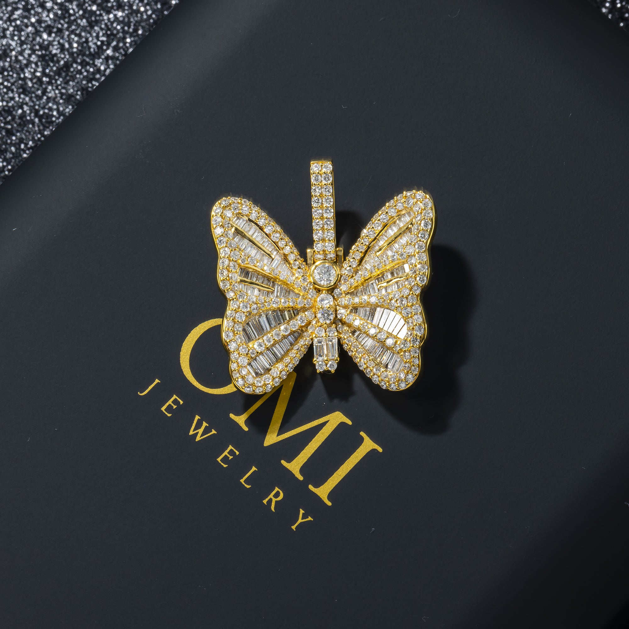 14K GOLD BAGUETTE AND ROUND DIAMOND BUTTERFLY PENDANT 4.00 CTW