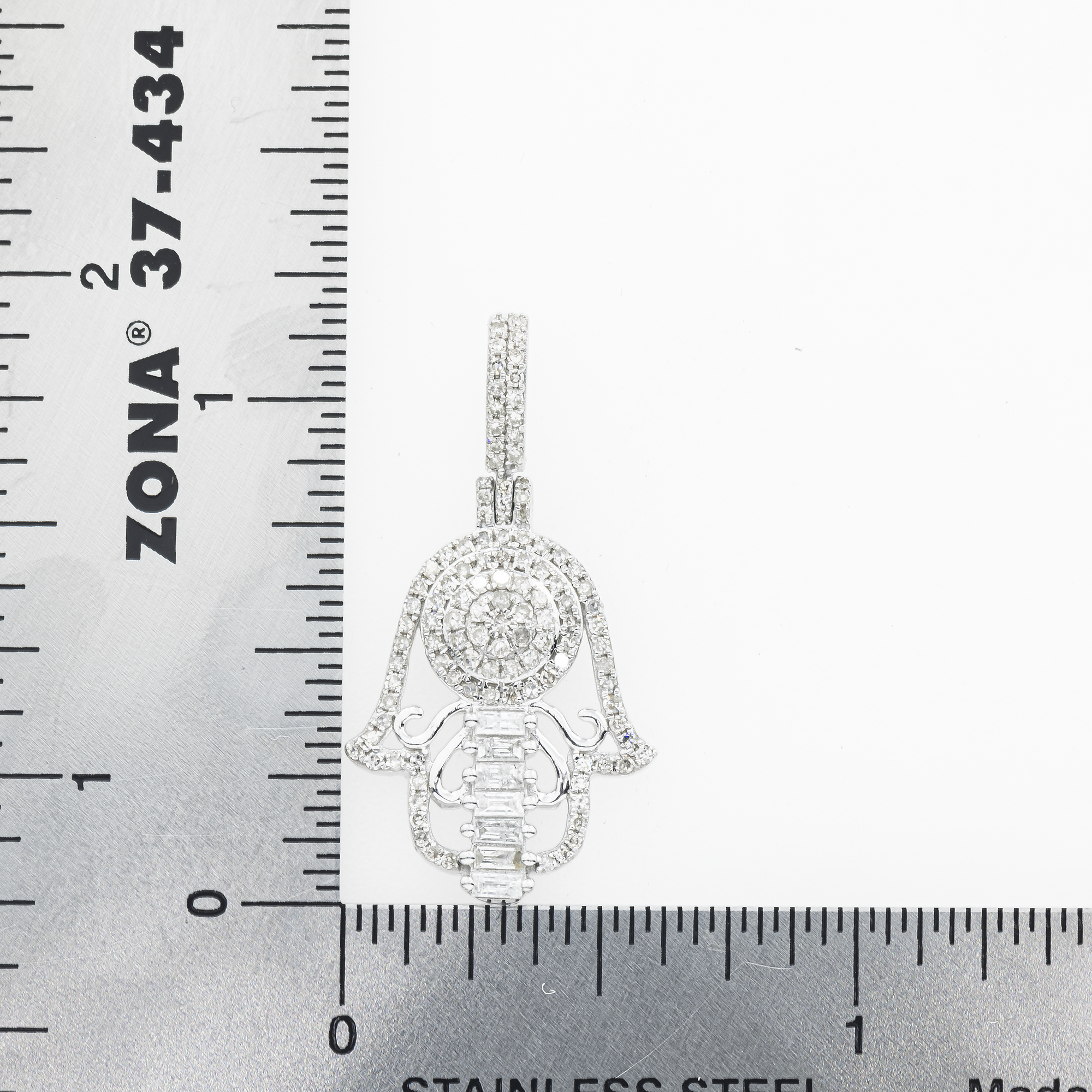 14K GOLD BAGUETTE AND ROUND DIAMOND HAMSA PENDANT 0.81 CT