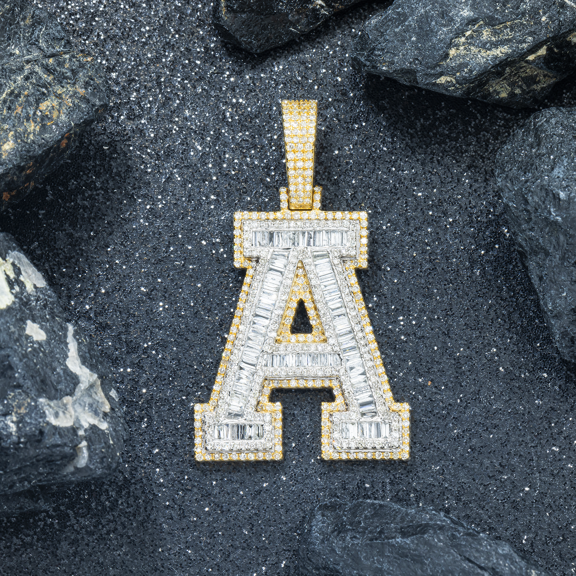 10K GOLD BAGUETTE AND ROUND DIAMOND INITIAL A PENDANT 2.30 CT