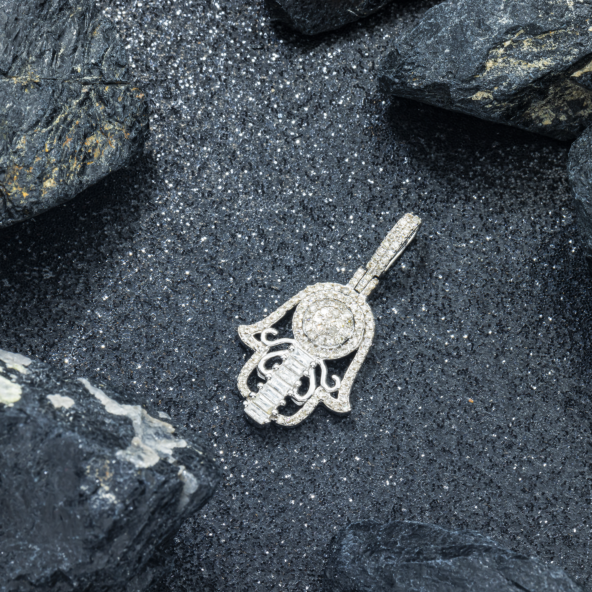 14K GOLD BAGUETTE AND ROUND DIAMOND HAMSA PENDANT 0.81 CT