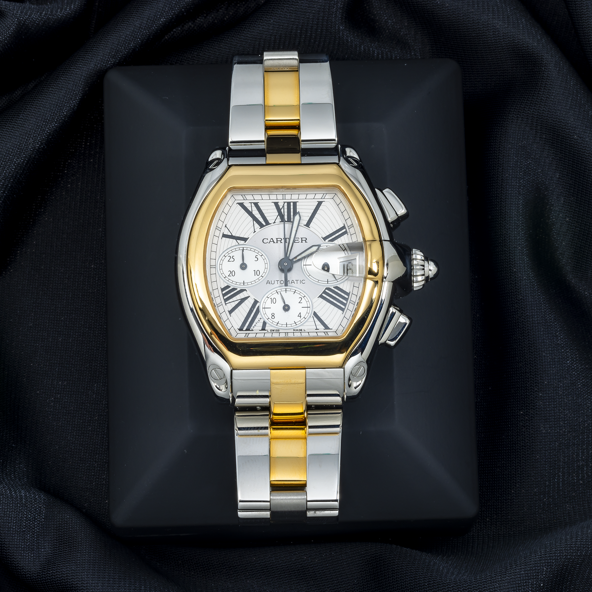 Cartier Roadster XL 43MM W62027Z1 Silver Roman Dial Yellow Gold Cartier Roadster XL 43MM W62027Z1 Silver Roman Dial Yellow Gold