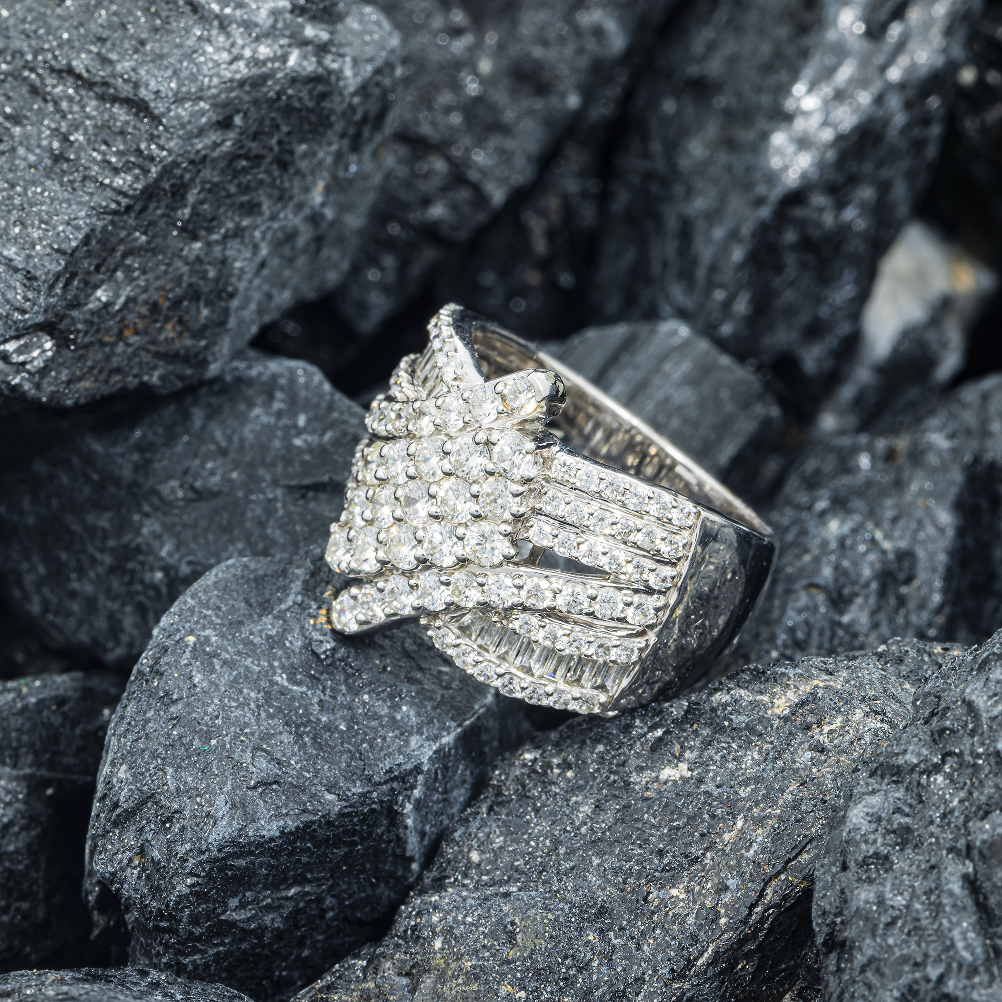 14K GOLD ROUND AND BAGUETTE DIAMOND FANCY RING 1.80 CT