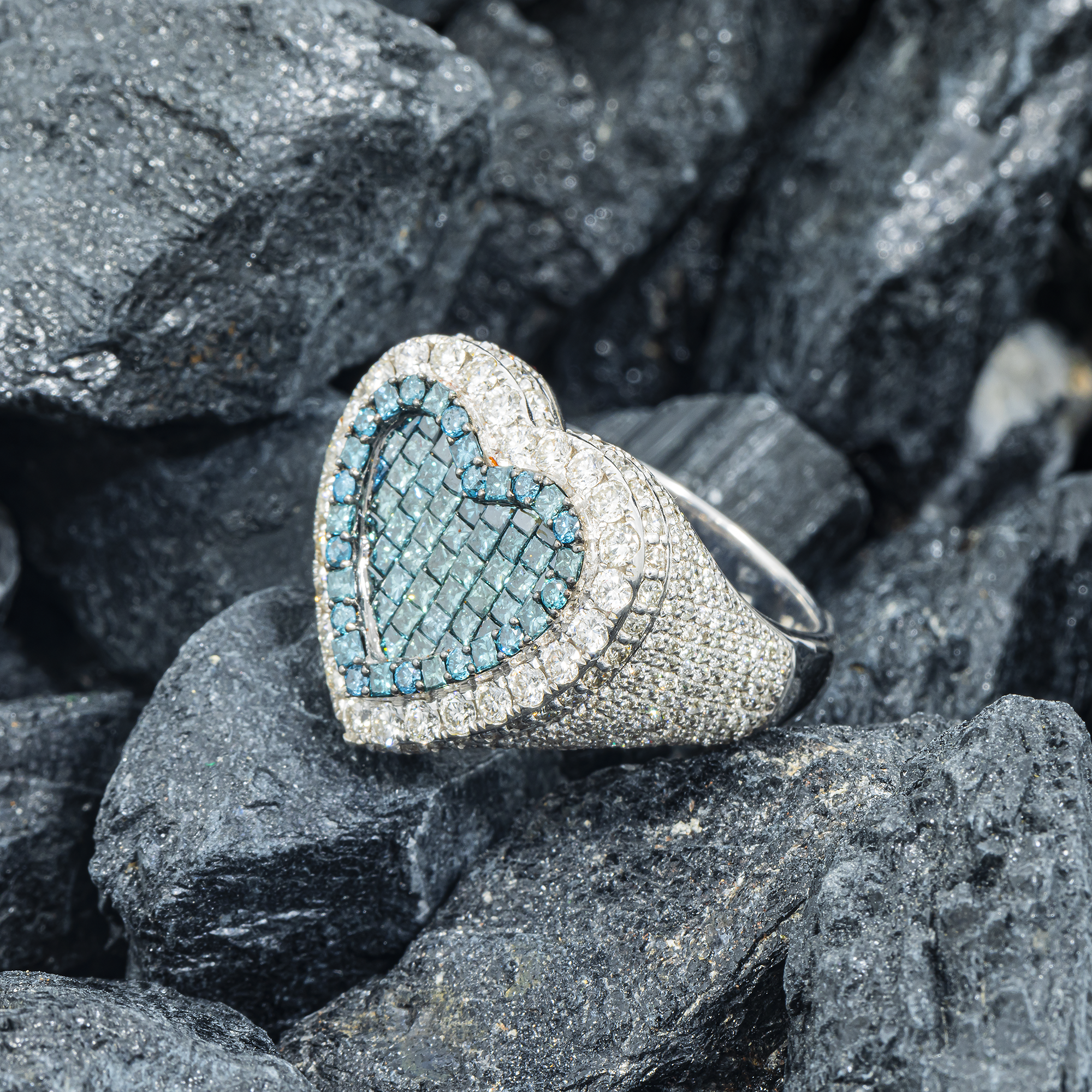 14K GOLD BLUE AND WHITE DIAMOND HEART RING 3.85 CT