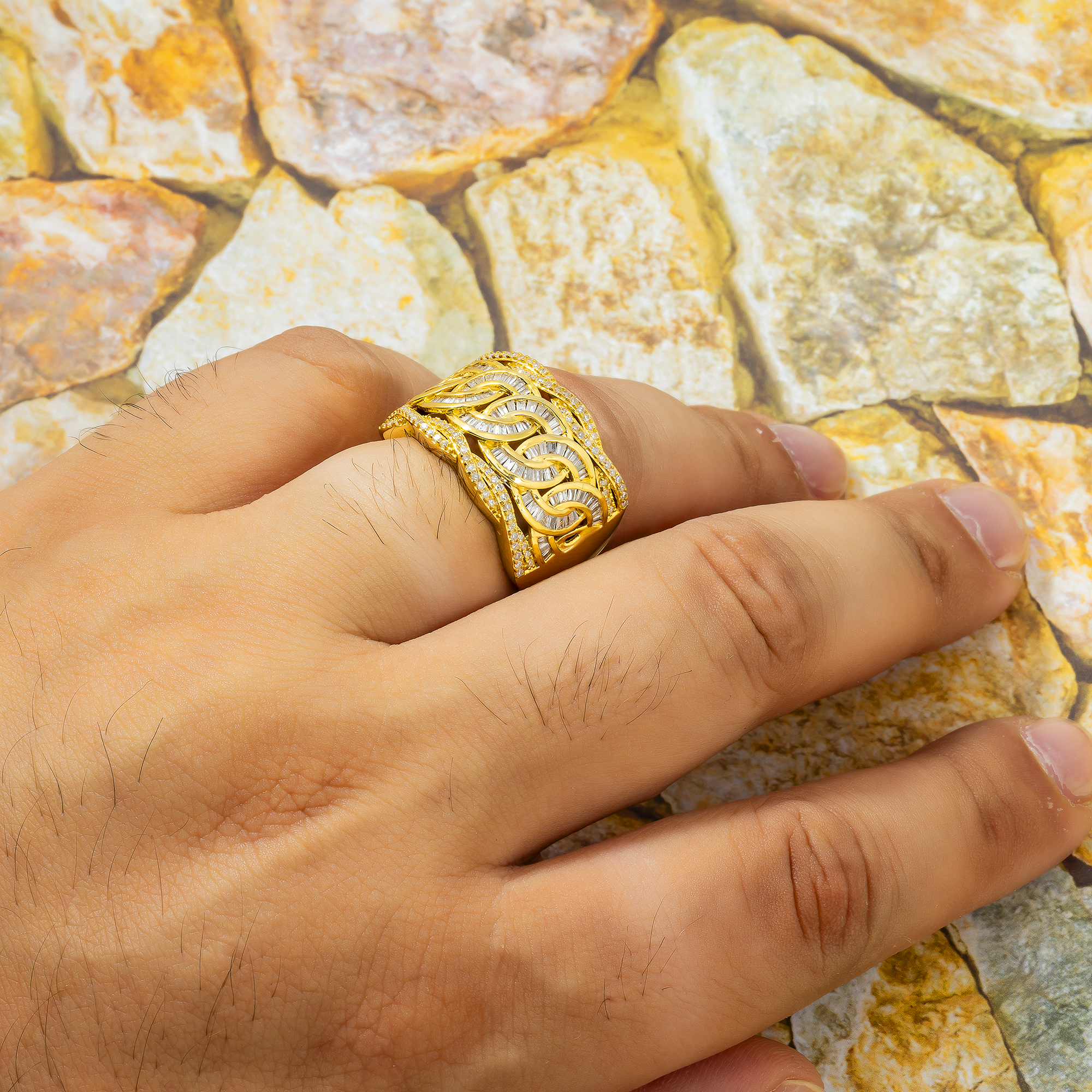 14K GOLD ROUND AND BAGUETTE DIAMOND STATEMENT RING 0.82 CT