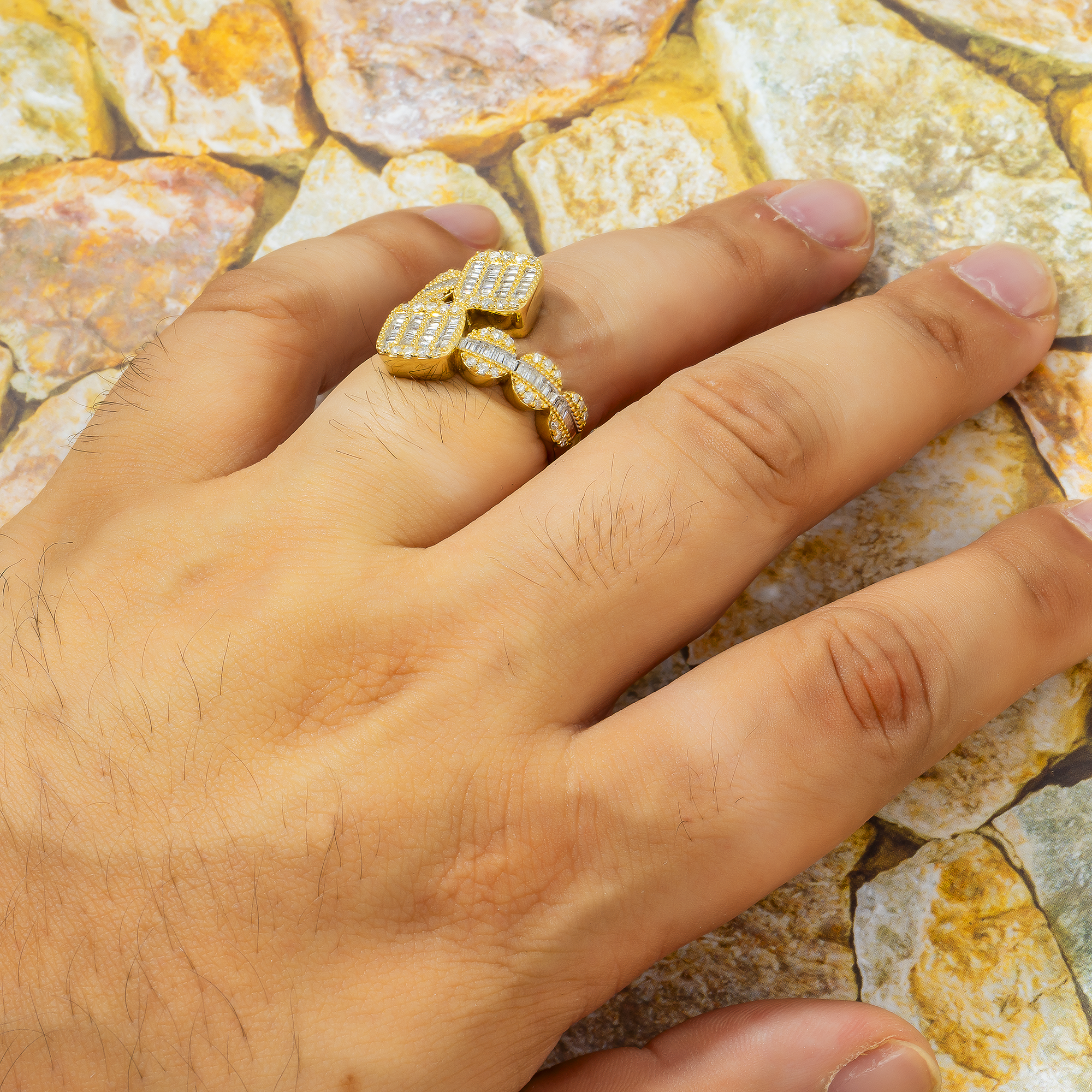 14K GOLD BAGUETTE AND ROUND DIAMOND WRAP RING 0.90 CT