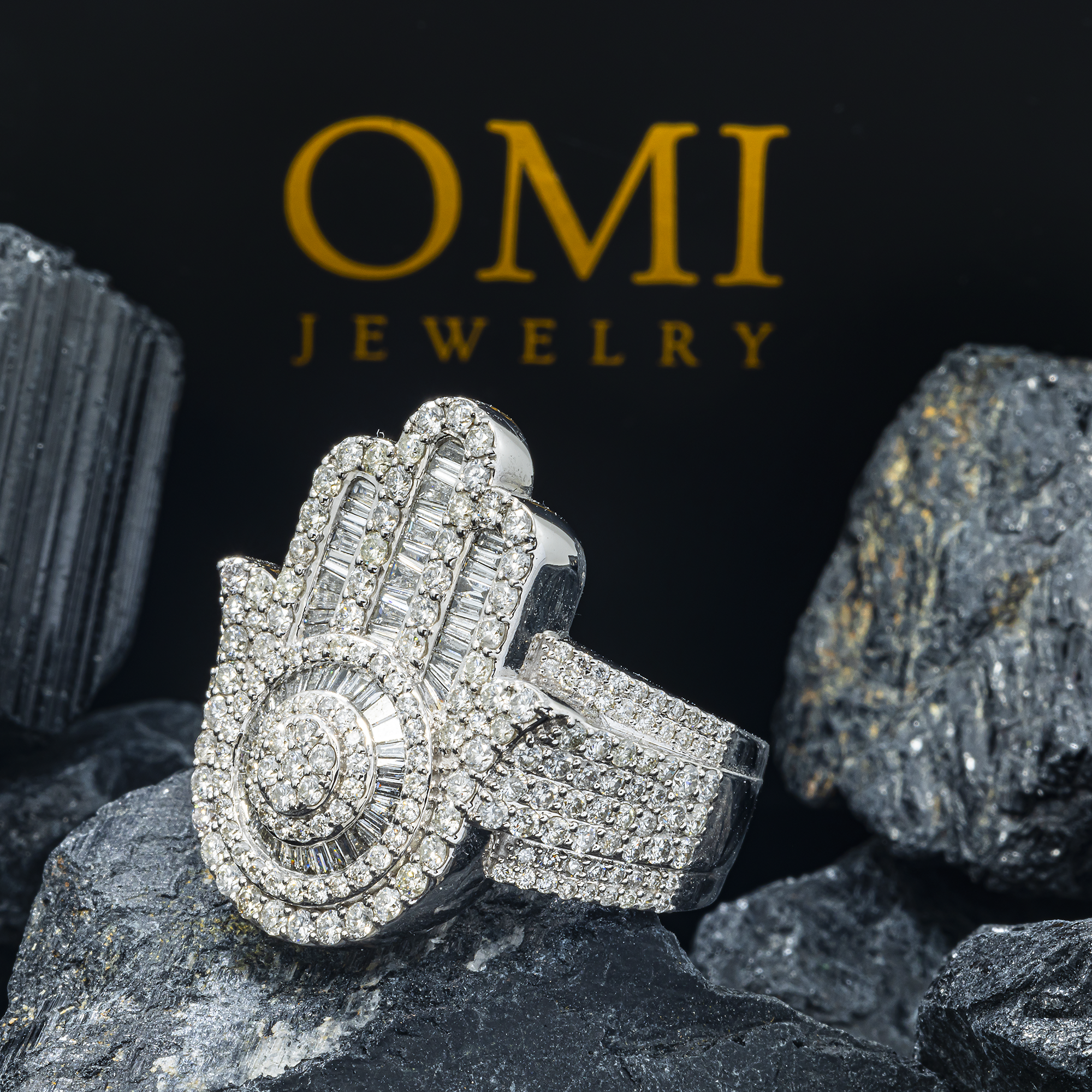 10K GOLD ROUND AND BAGUETTE DIAMOND HAMSA STATEMENT RING 3.18 CT