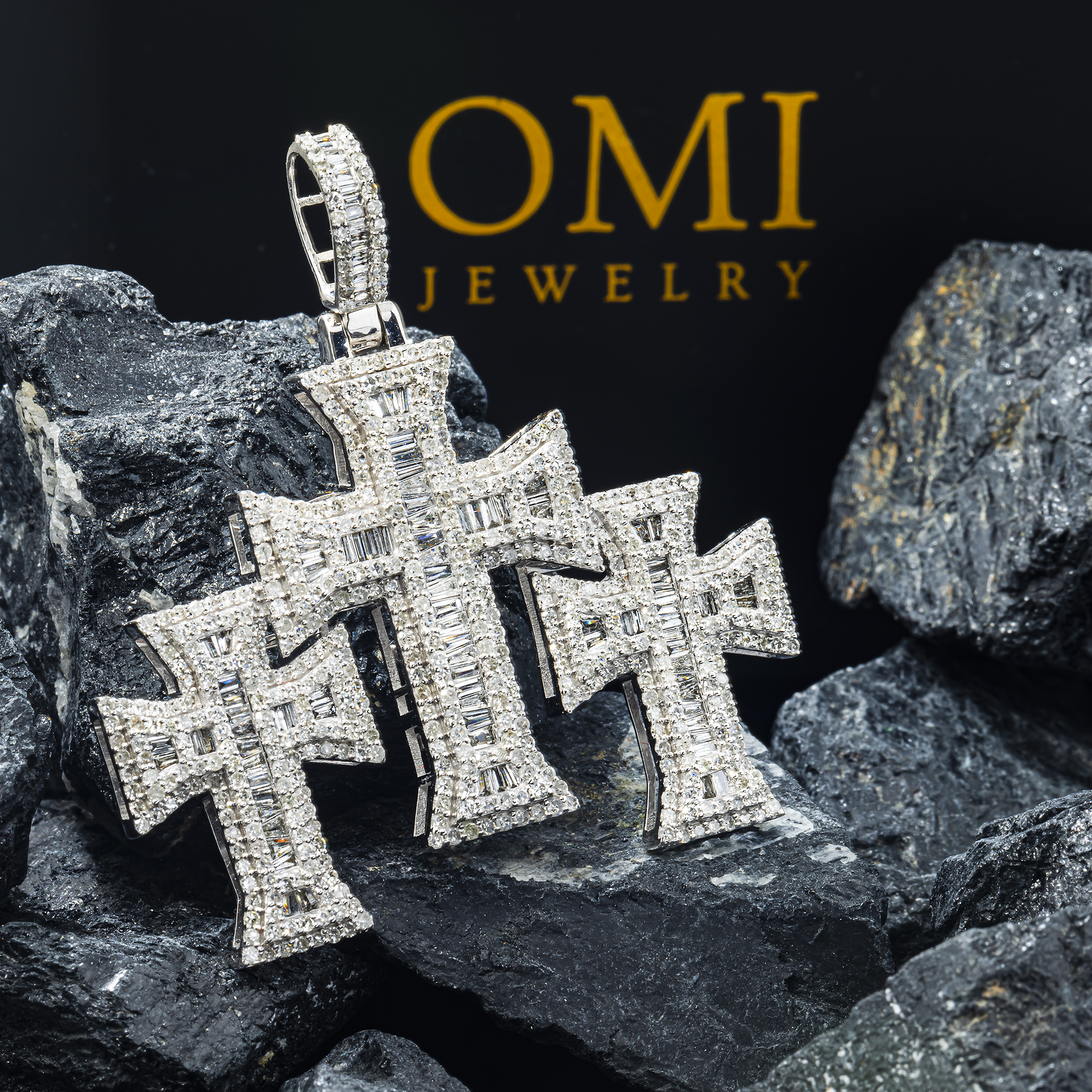 10K GOLD BAGUETTE AND ROUND DIAMOND TRIPLE CROSSES PENDANT 2.91 CT