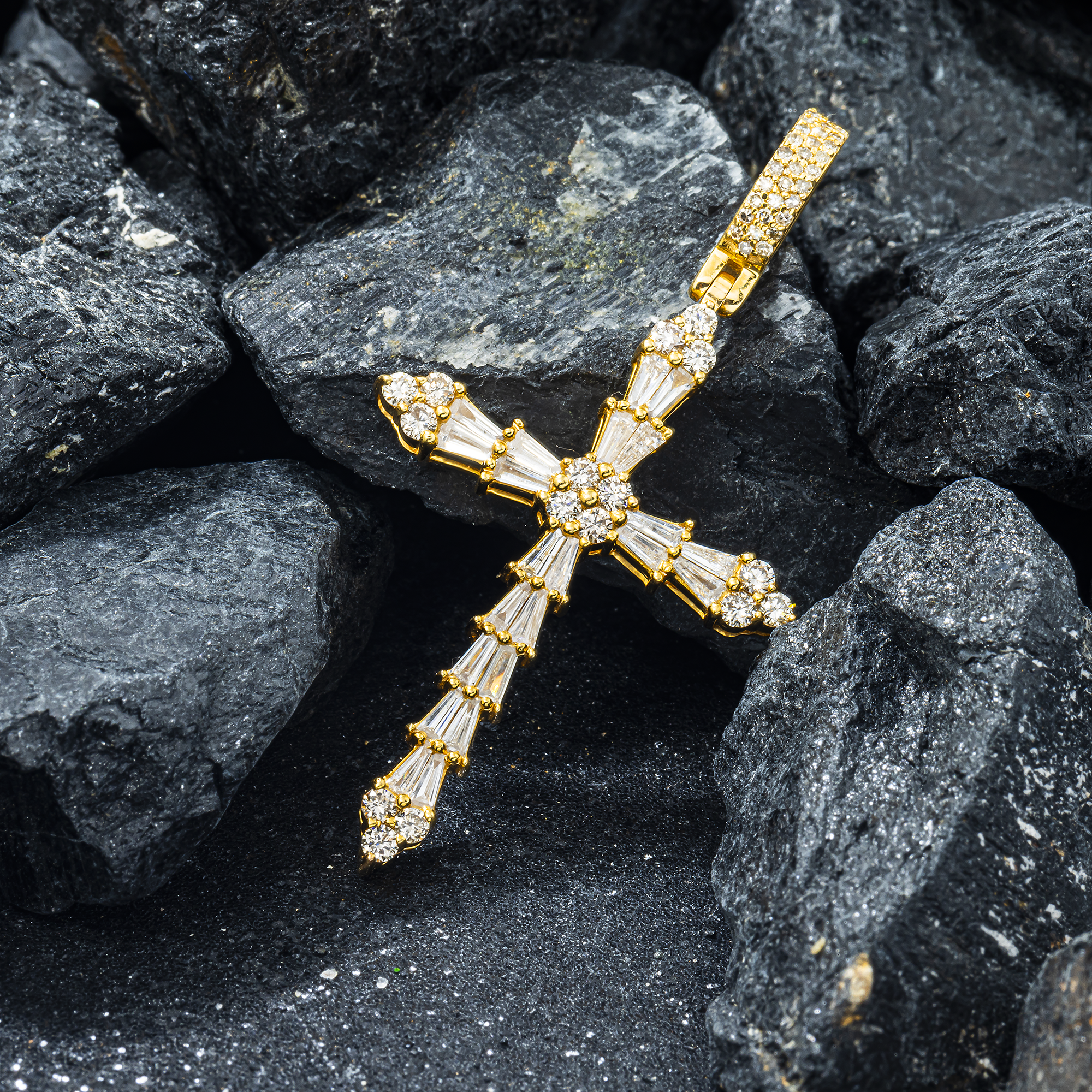 14K GOLD BAGUETTE AND ROUND DIAMOND CROSS PENDANT 2.09 CT