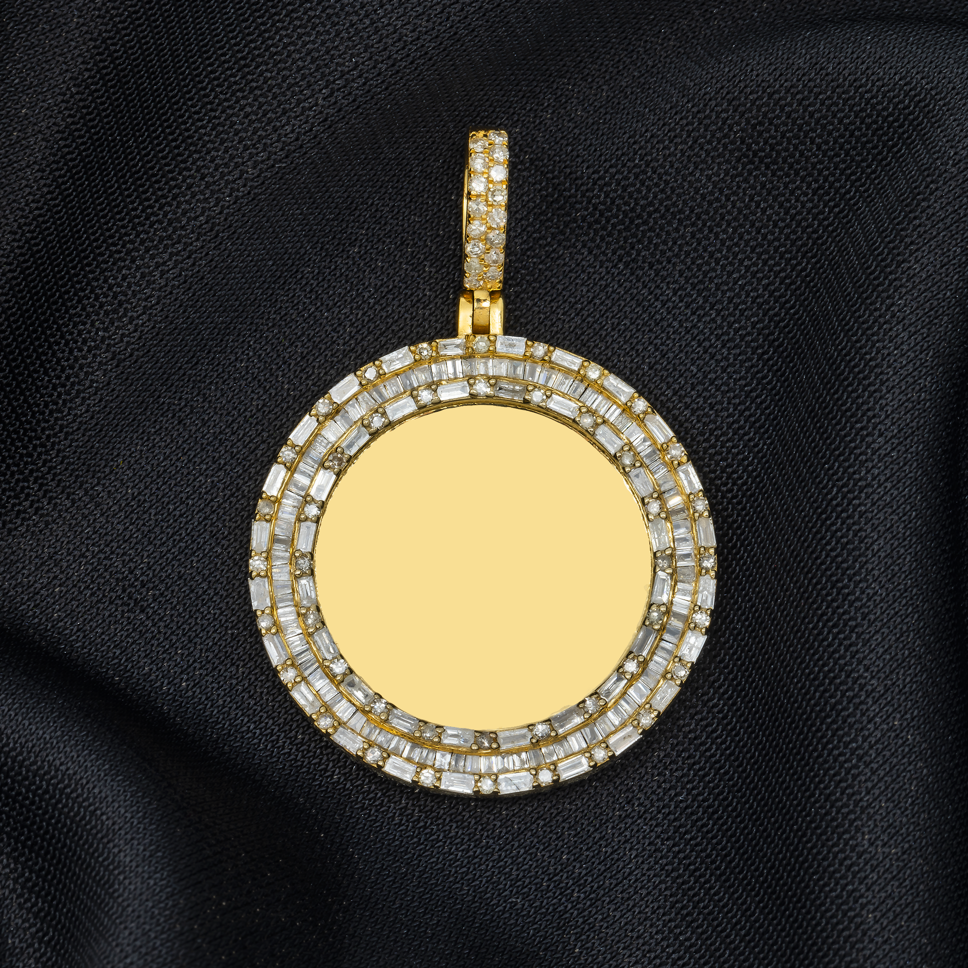 10K GOLD BAGUETTE AND ROUND DIAMOND CIRCLE PICTURE PENDANT 1.90 CT