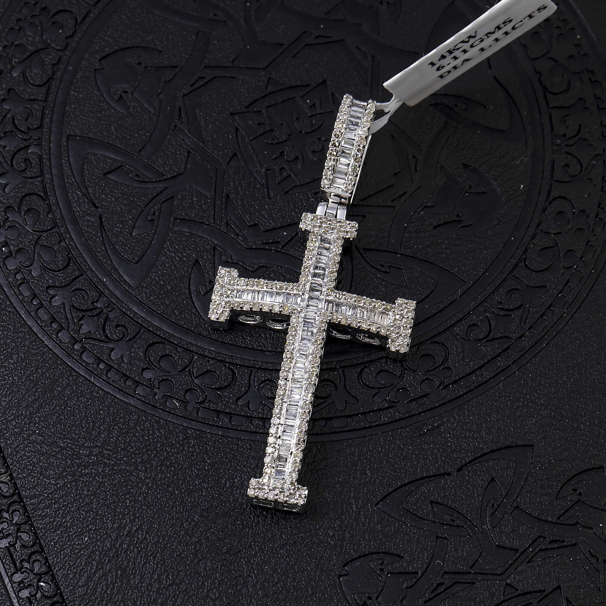 14K GOLD BAGUETTE AND ROUND DIAMOND CROSS PENDANT 1.11 CT