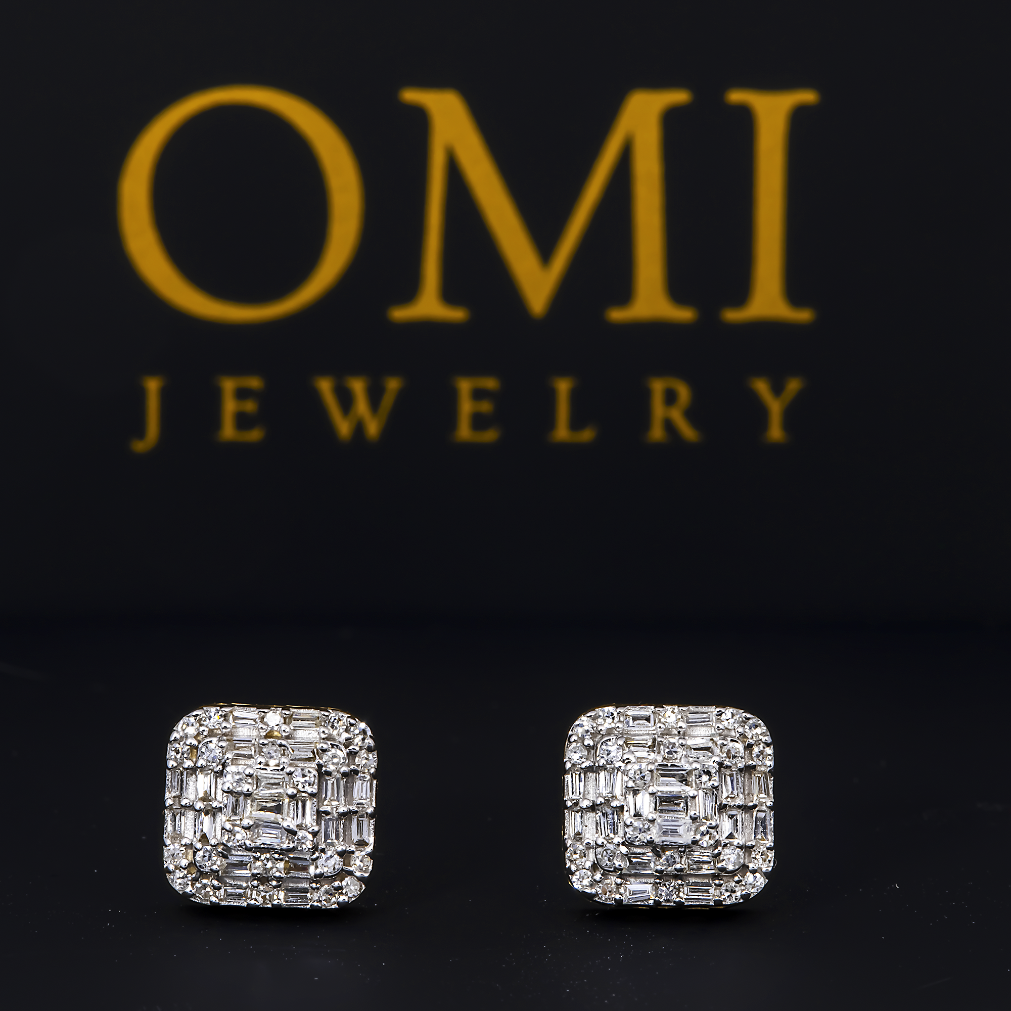 14K GOLD ROUND AND BAGUETTE DIAMOND CLUSTER EARRINGS 0.30 CTW