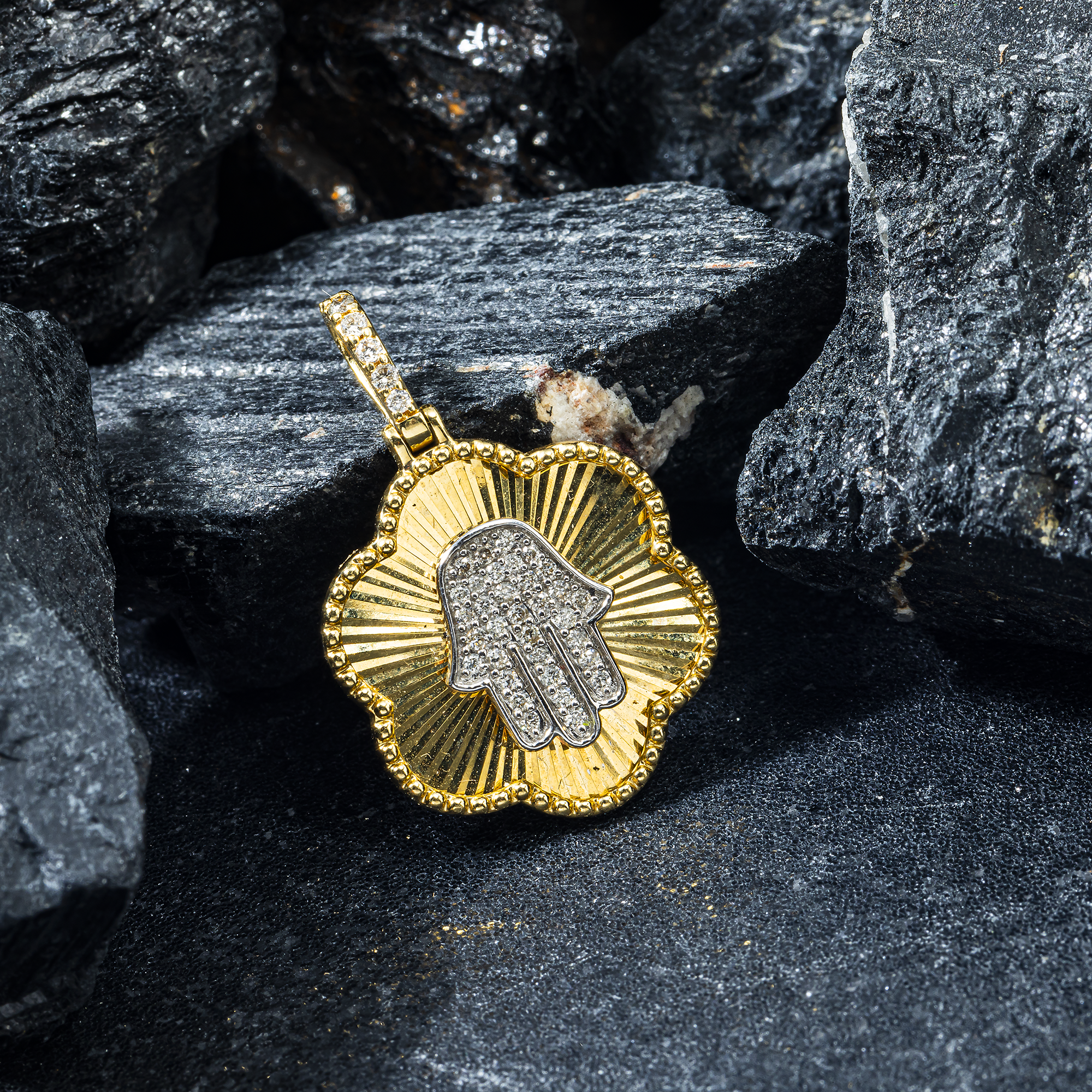 14K GOLD DIAMOND CLOVER WITH HAMSA PENDANT 0.21 CT