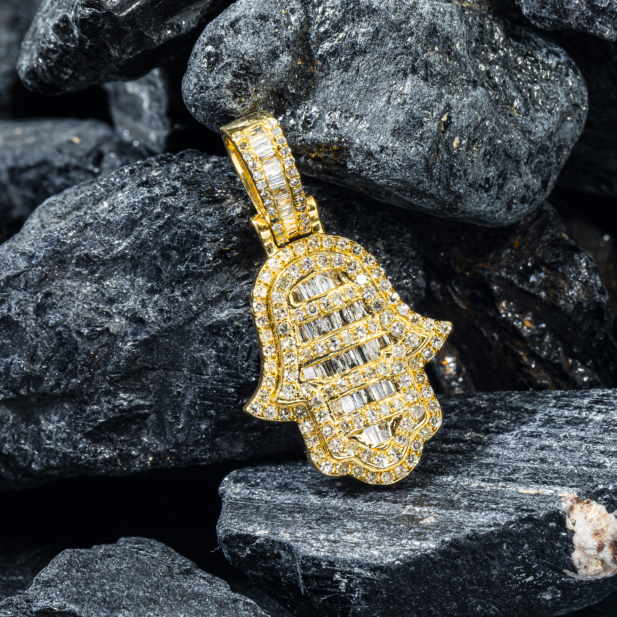 10K GOLD BAGUETTE AND ROUND DIAMOND HAMSA PENDANT 0.95 CT