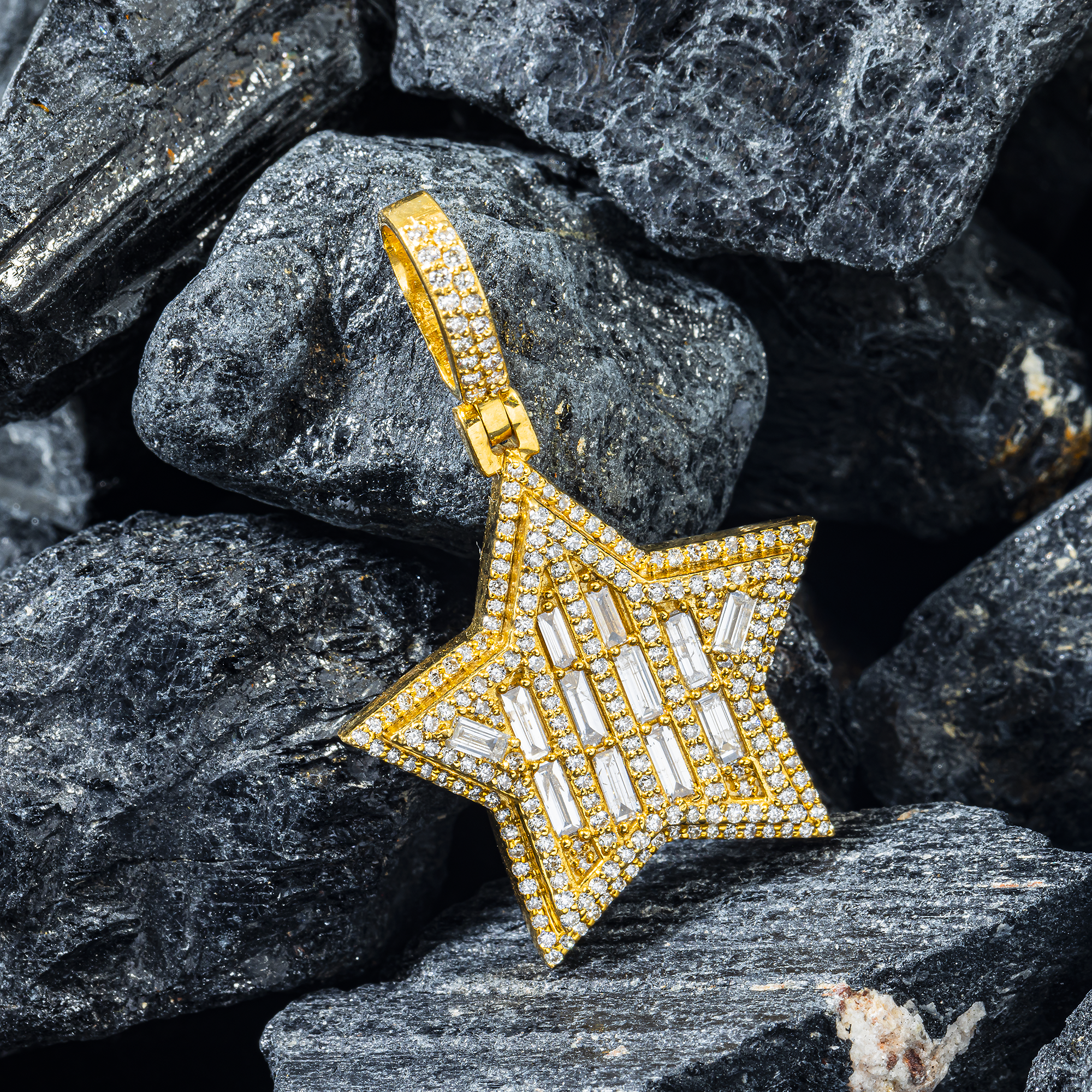 10K GOLD ROUND AND BAGUETTE DIAMOND STAR PENDANT 1.55 CT