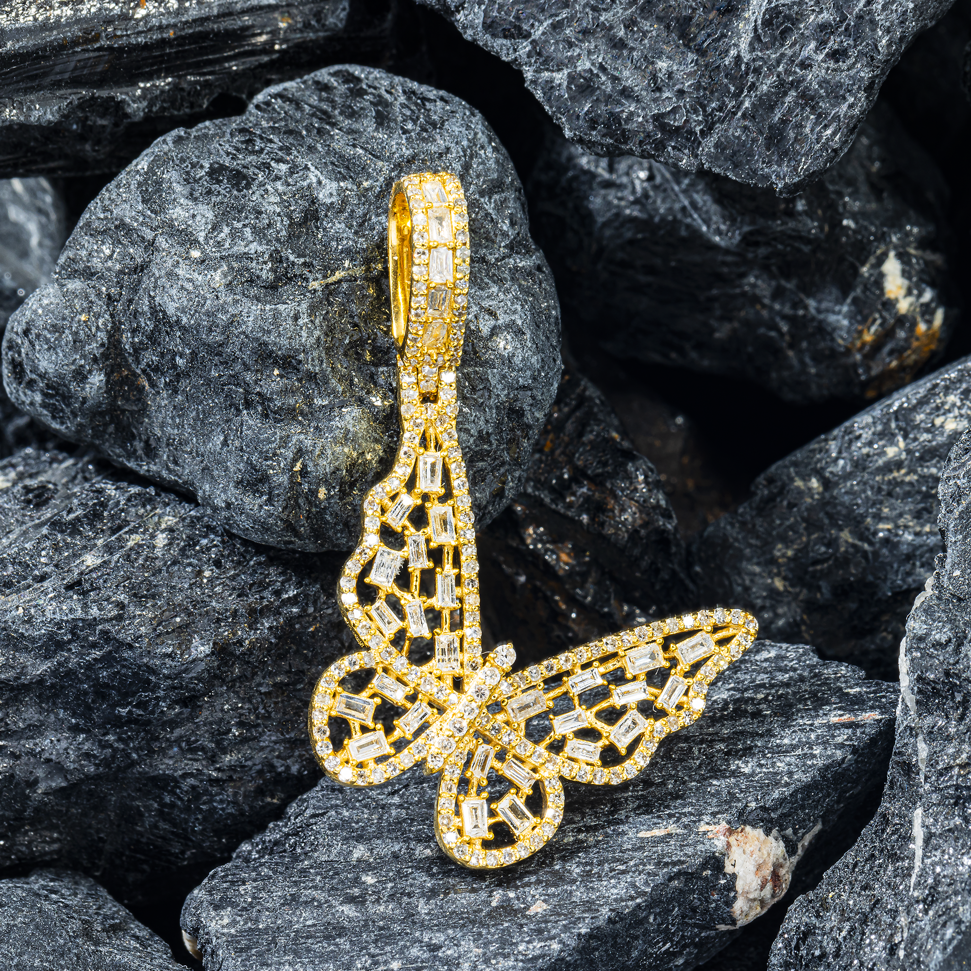 10K GOLD ROUND AND BAGUETTE DIAMOND BUTTERFLY PENDANT 1.06 CT