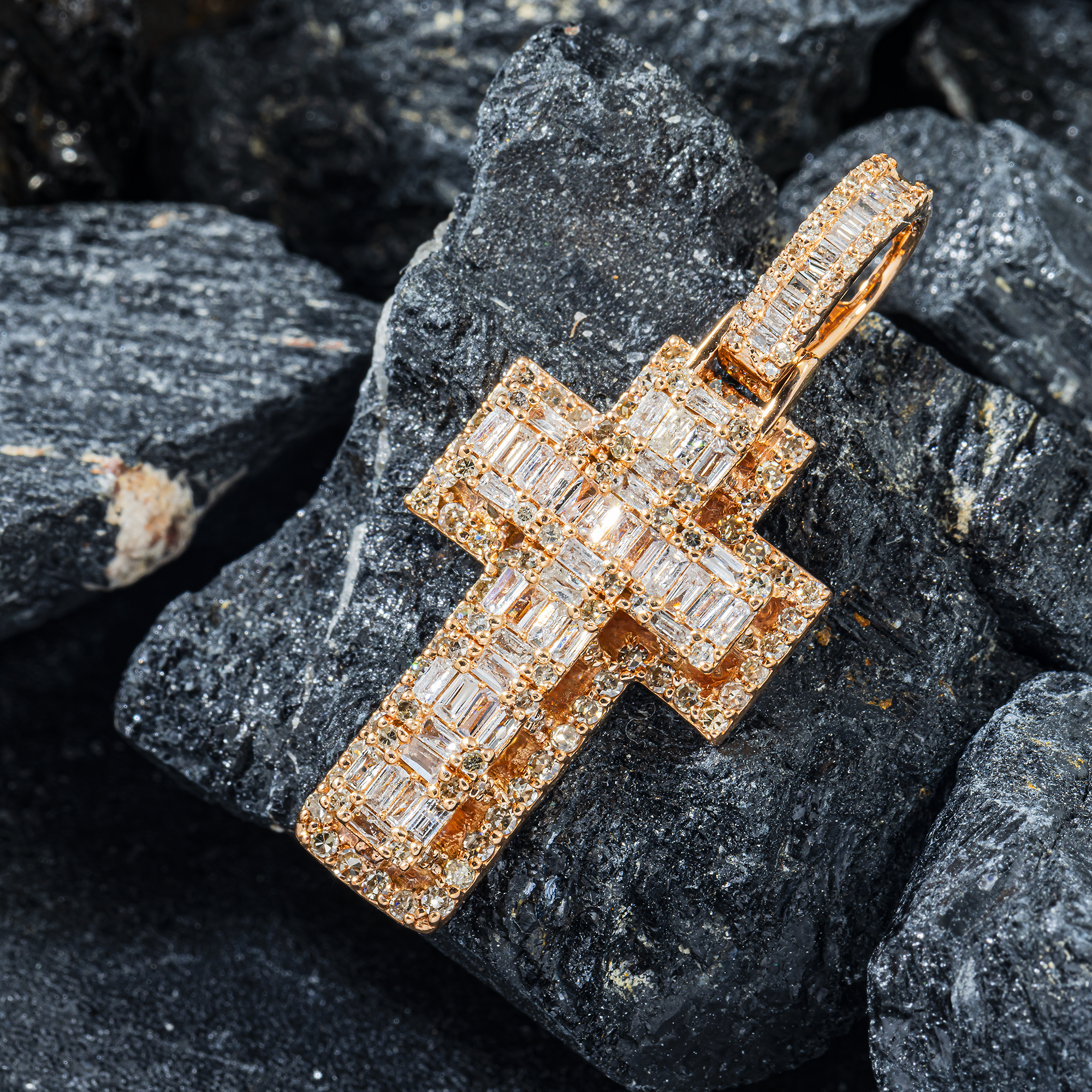 14K GOLD BAGUETTE AND ROUND DIAMOND CROSS PENDANT 1.53 CT