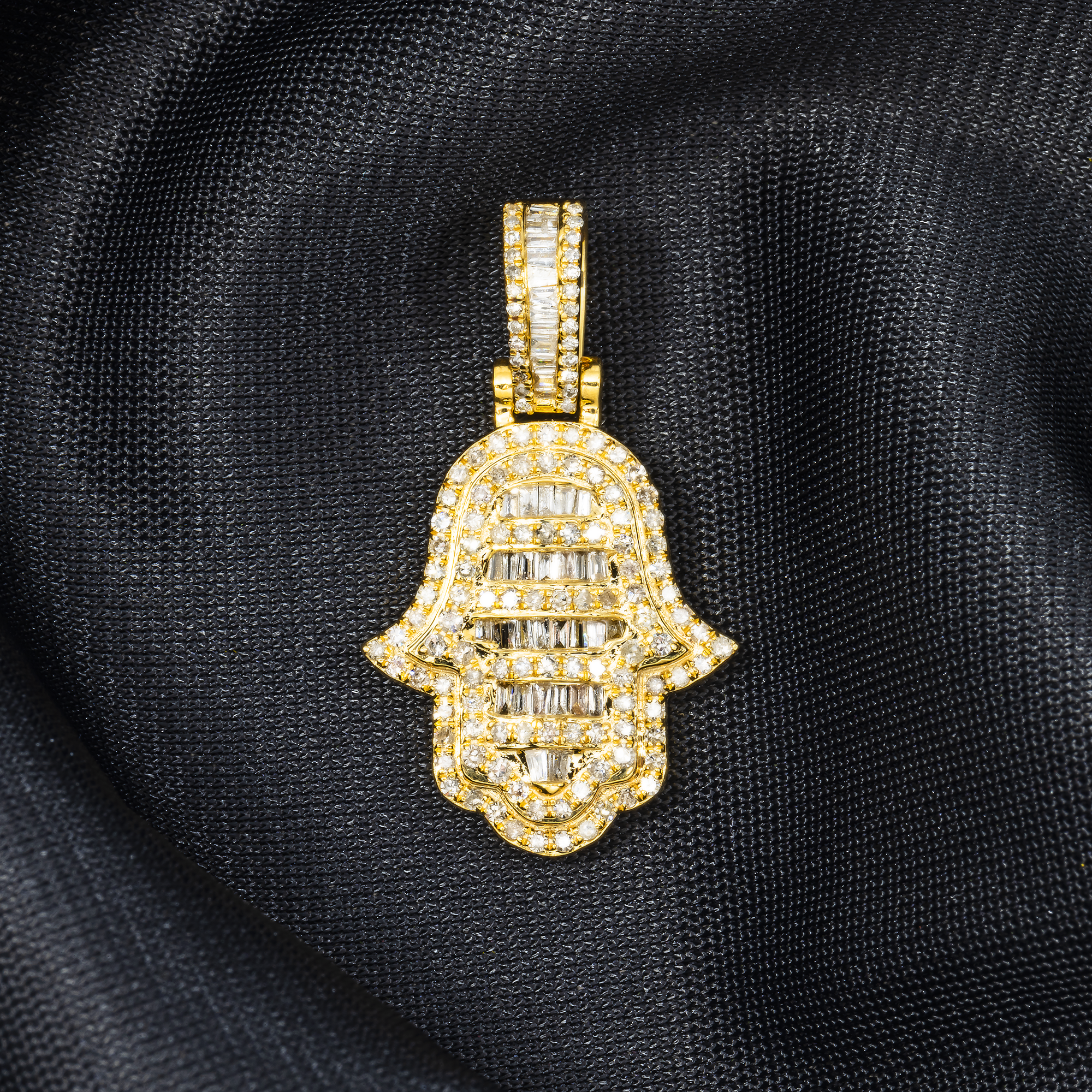 10K GOLD BAGUETTE AND ROUND DIAMOND HAMSA PENDANT 0.95 CT