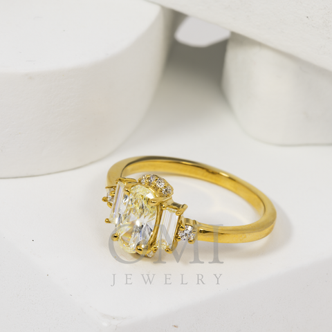 14K GOLD OVAL AND BAGUETTE DIAMOND ENGAGEMENT RING 1.25 CTW