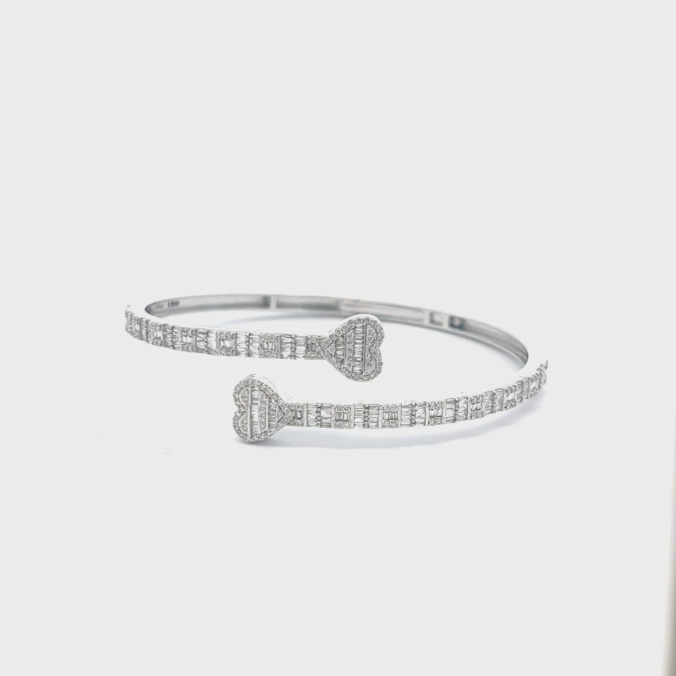 025006 PW24659BG-WG $6.500 AR1300-0324 10K WG DIAMOND 1.39CTW 7.112.1GRAMS__2024-04-02-13-47-18.mp4