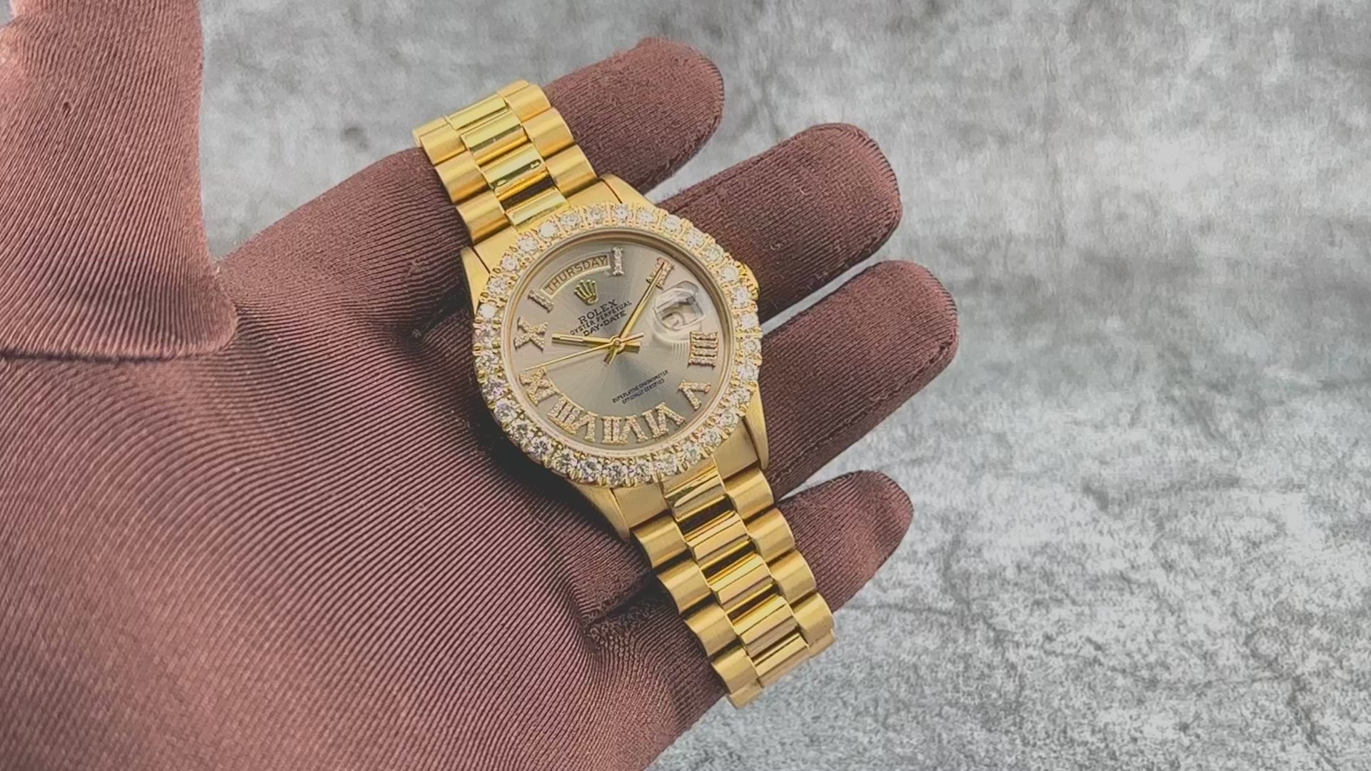 Rolex Day-Date 36MM 18038 Silver Roman Diamond Dial Diamond Bezel 18K Yellow Gold President Bracelet