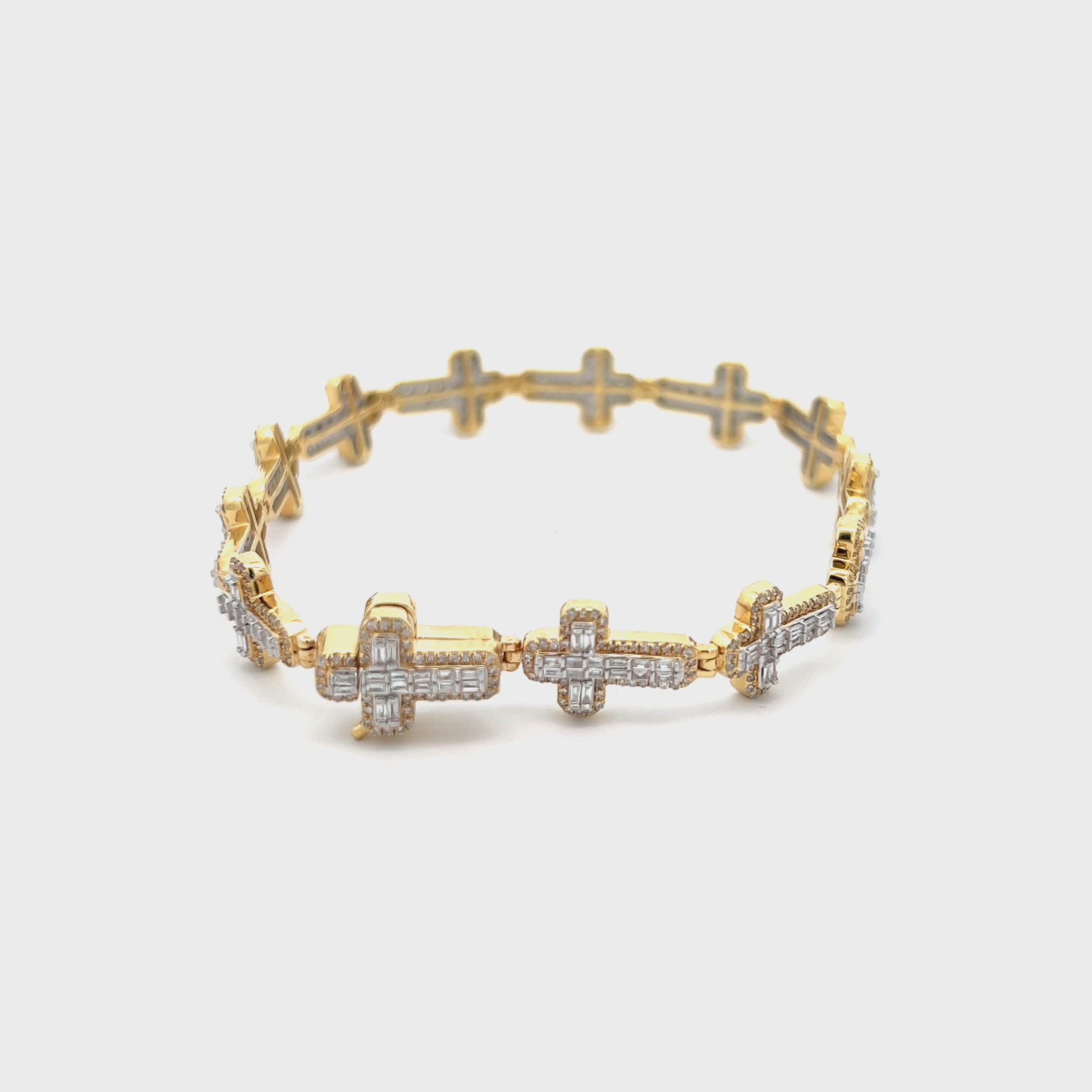 BR2190Y-8 $19,500.0 10KY 2.60CTW BAGUETTE DIAMOND CROSS BRACELET - 8. DIAM CROSS SQUARE EDGES.__2024-04-18-13-06-21.mp4