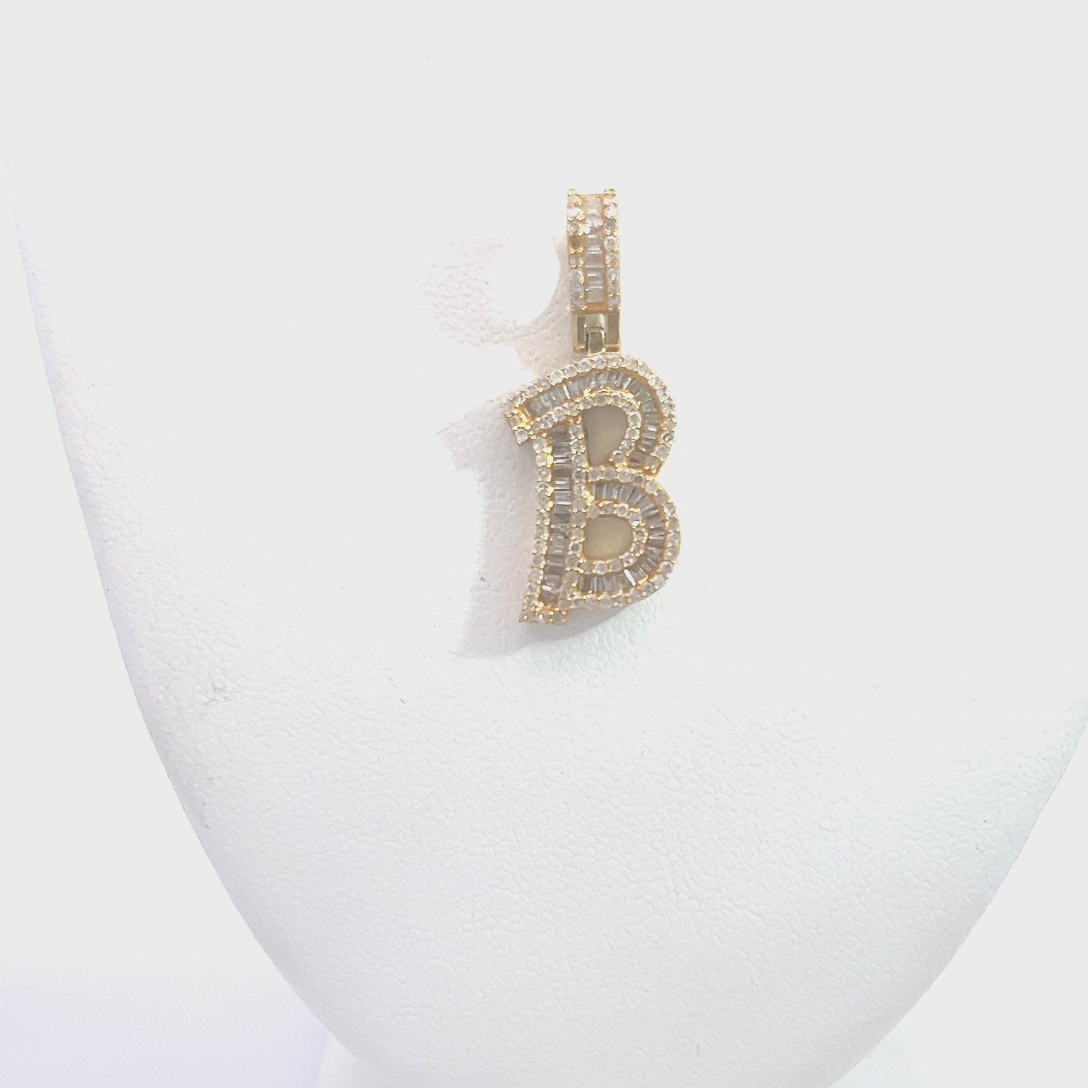 PY1181Y DPE337 10KYG 0.80CT $3900.00 3.13__2024-06-17-15-26-13.mp4