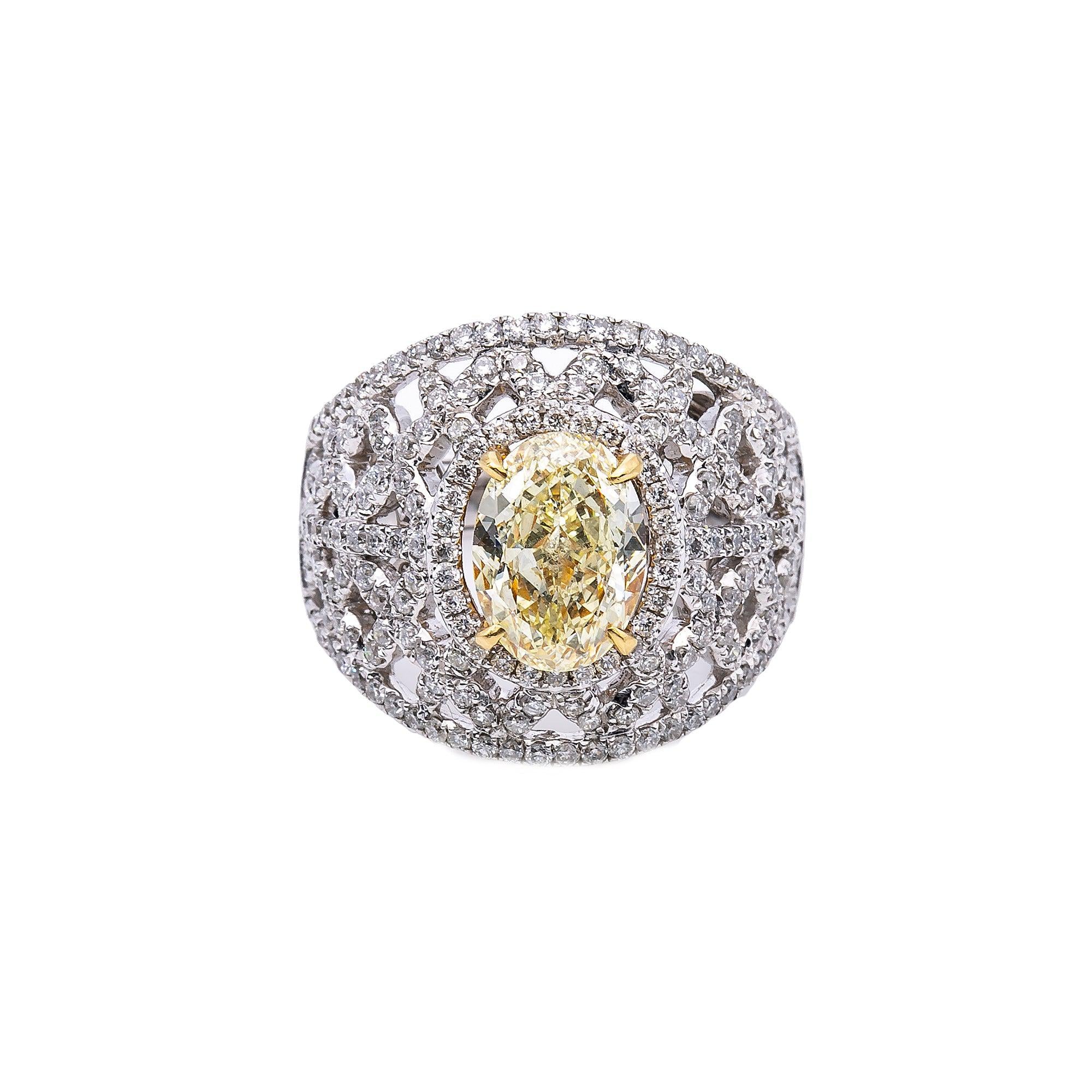 18K White Gold Oval Shaped Diamond Ring