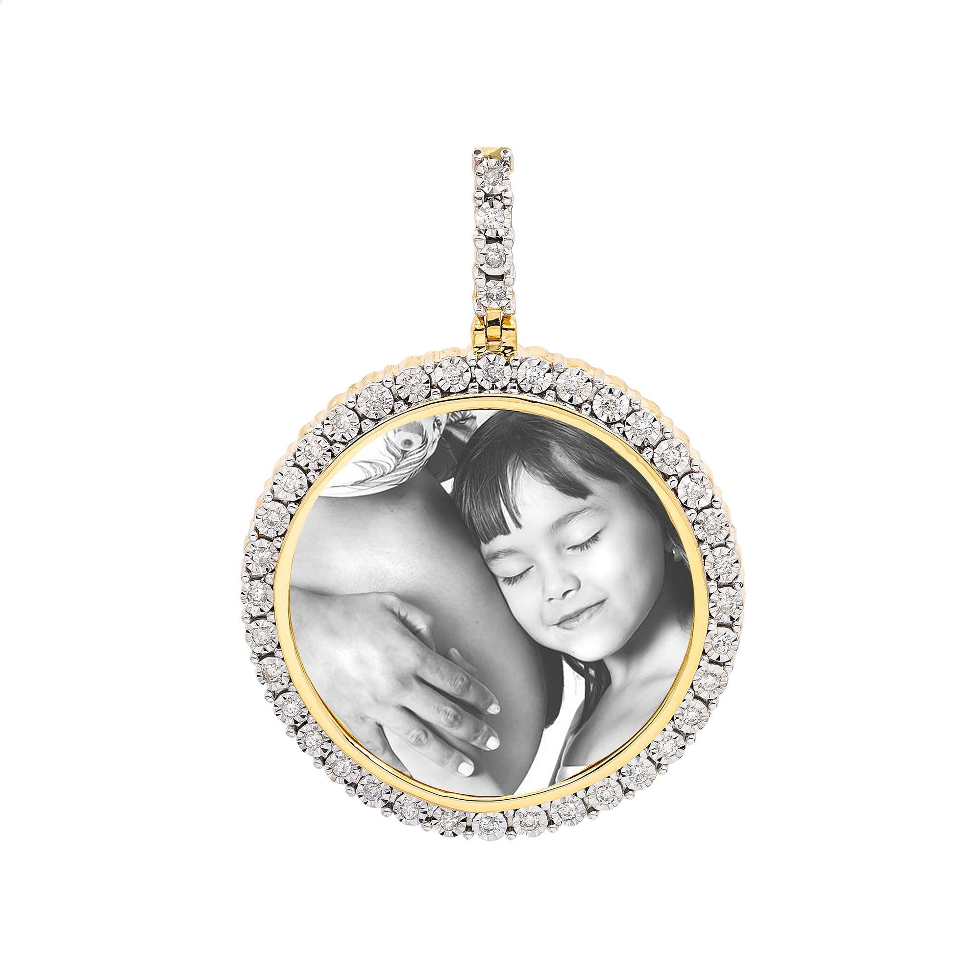 DIAMOND ROUND PICTURE PENDANT WITH 0.56CT DIAMONDS