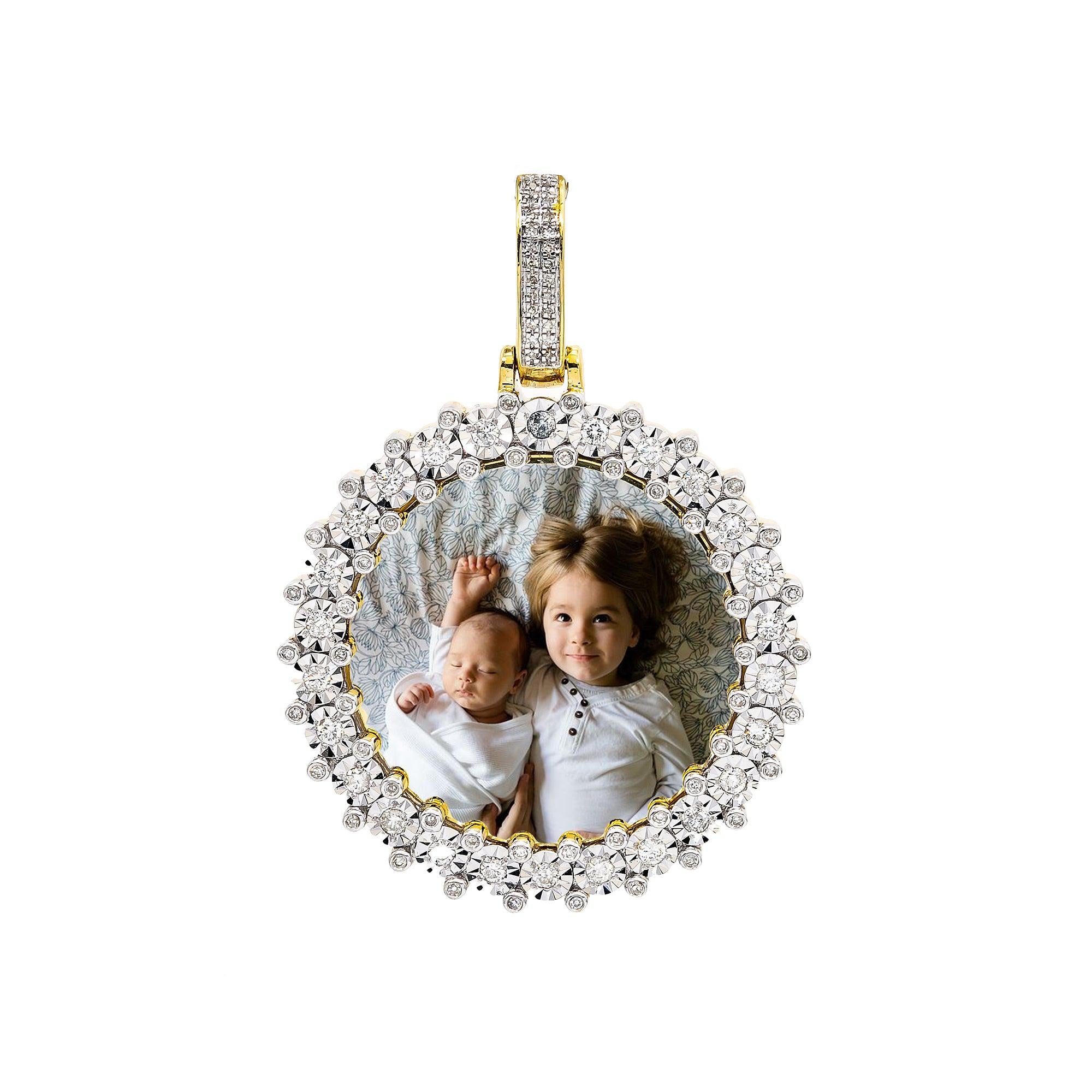 DIAMOND ROUND PICTURE PENDANT WITH 1.05CT DIAMONDS