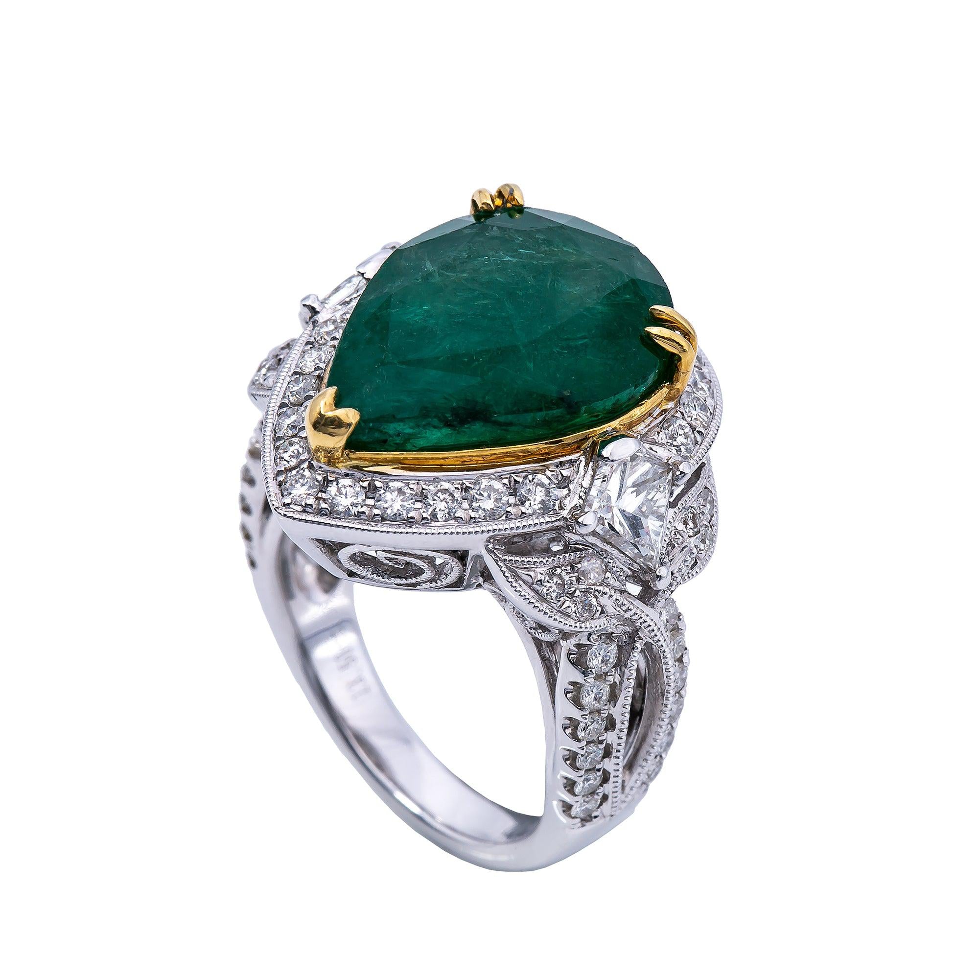 18K White Gold Round Shaped Emerald Diamond And Gemstone Ring