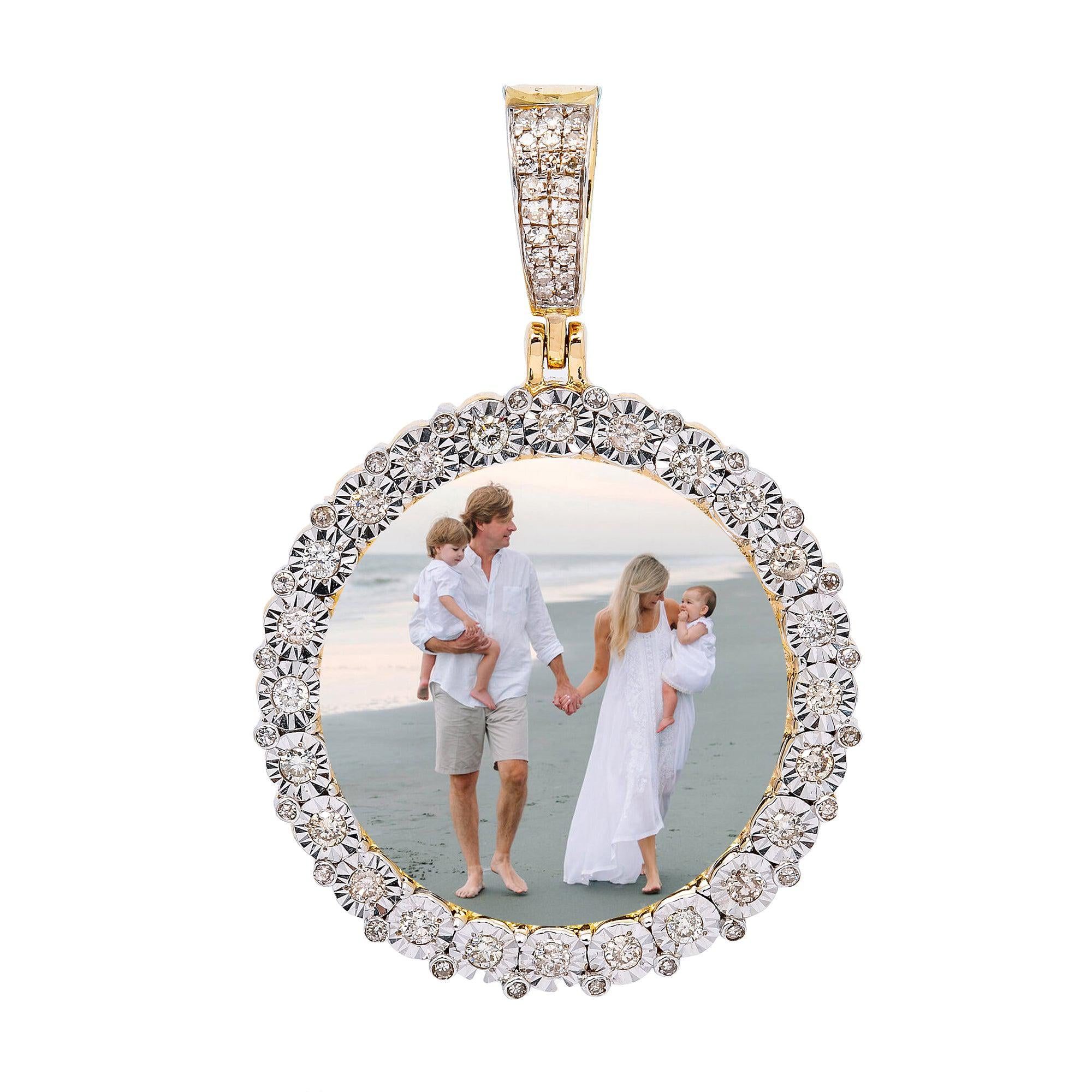 10K YELLOW GOLD PICTURE PENDANT WITH  WITH 0.54 CT  BAGUETTE DIAMONDS