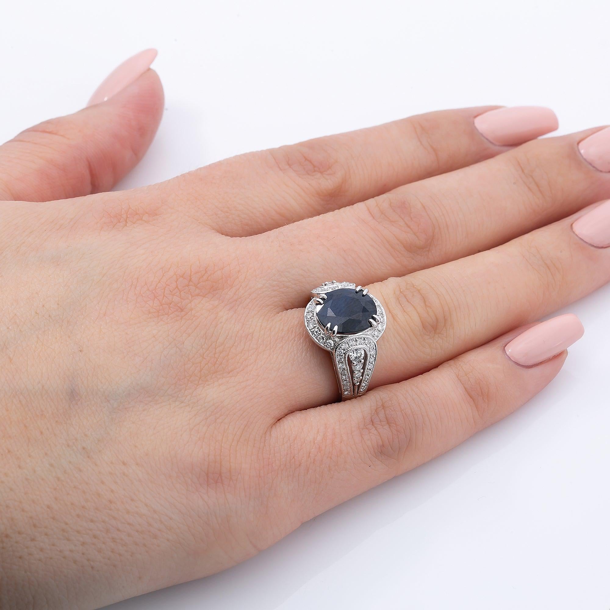 18K White Gold Round Shaped Sapphire Diamond And Gemstone Ring