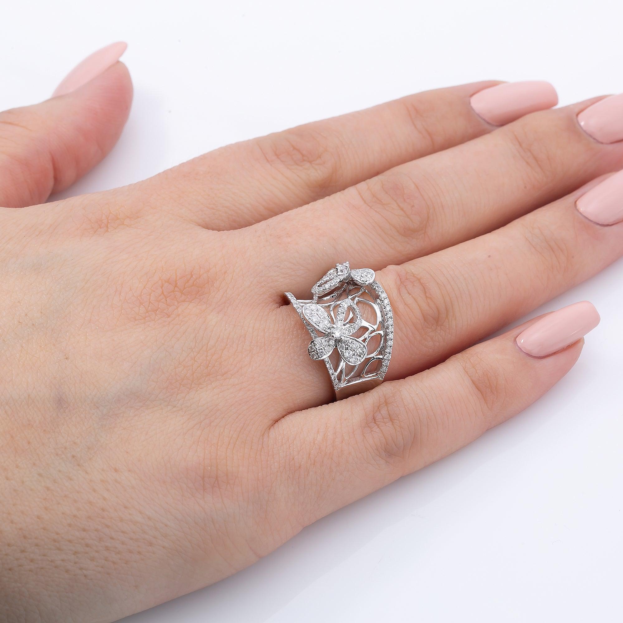 18K White Gold Flower Shaped Diamond Ring 0.97 CT