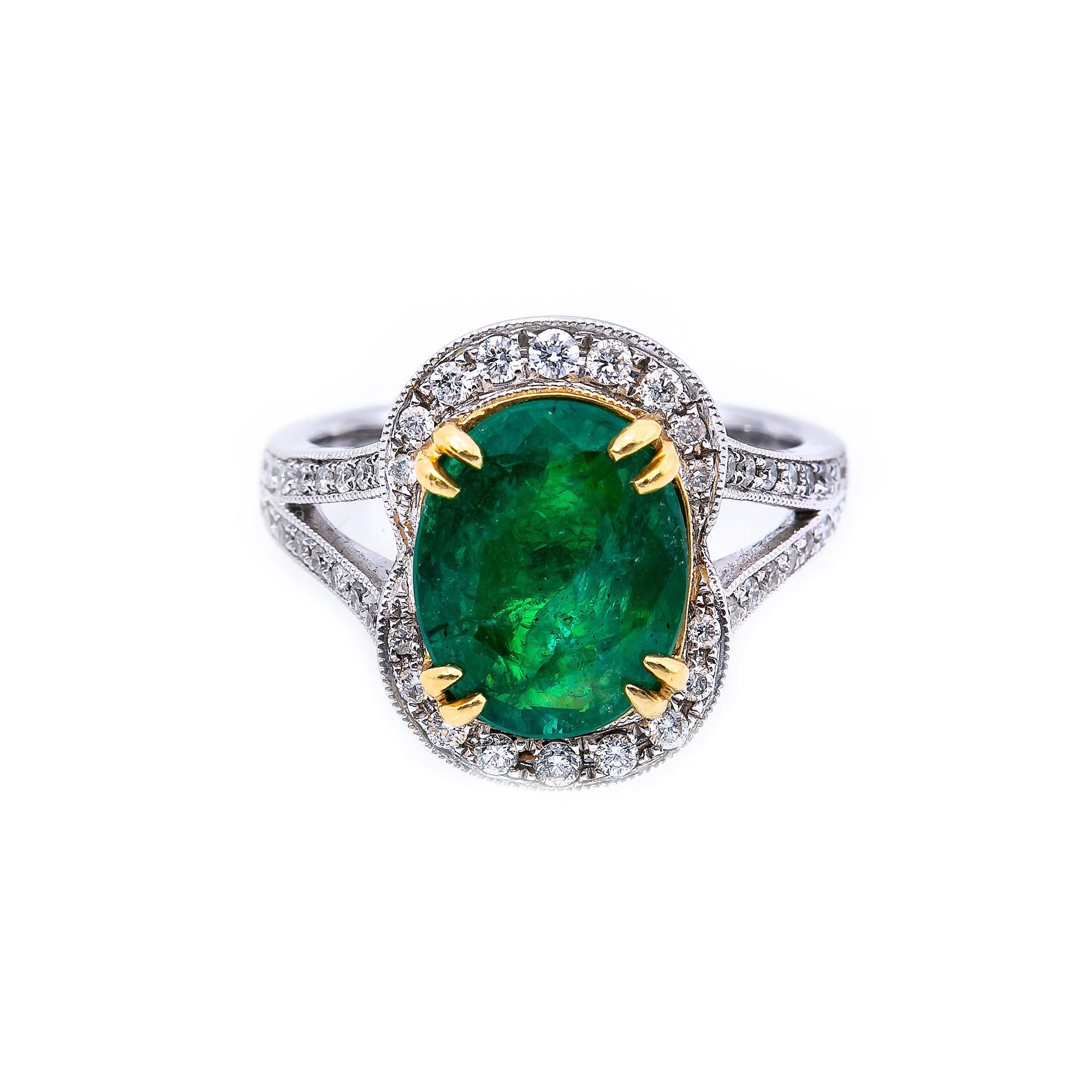 18K White Gold Round Shaped Emerald Diamond And Gemstone Ring