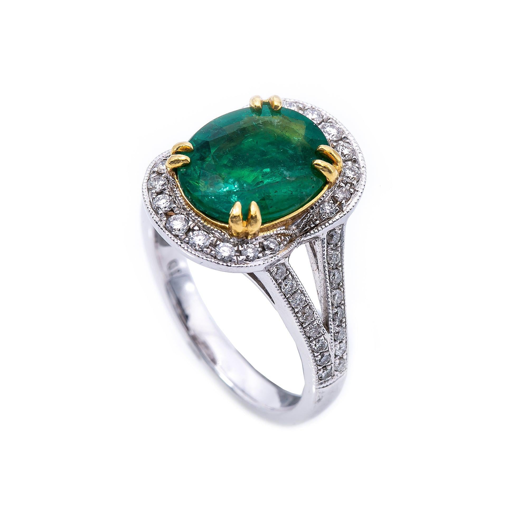 18K White Gold Round Shaped Emerald Diamond And Gemstone Ring