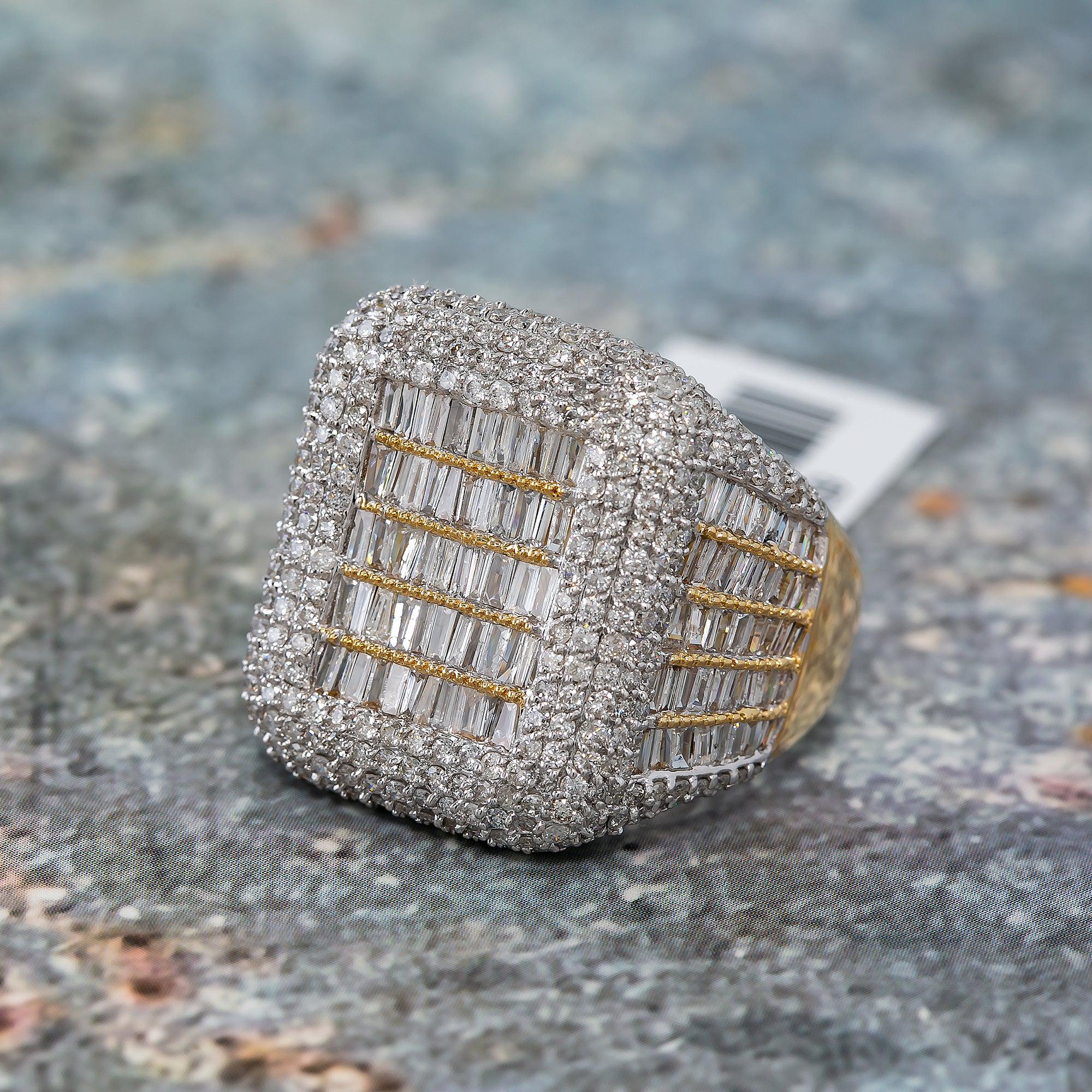 14K YELLOW GOLD MEN'S RING WITH 4.42 CT BAGUETTE AND ROUND DIAMONDS