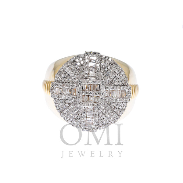 Man's 14K Yellow Gold Ring with 0.94 CT Baguette And Round Diamonds Diamonds