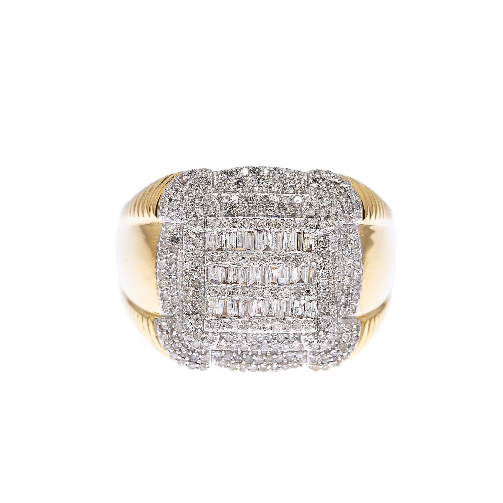 14K YELLOW GOLD MEN'S RING WITH 0.92 CT BAGUETTE AND ROUND DIAMONDS