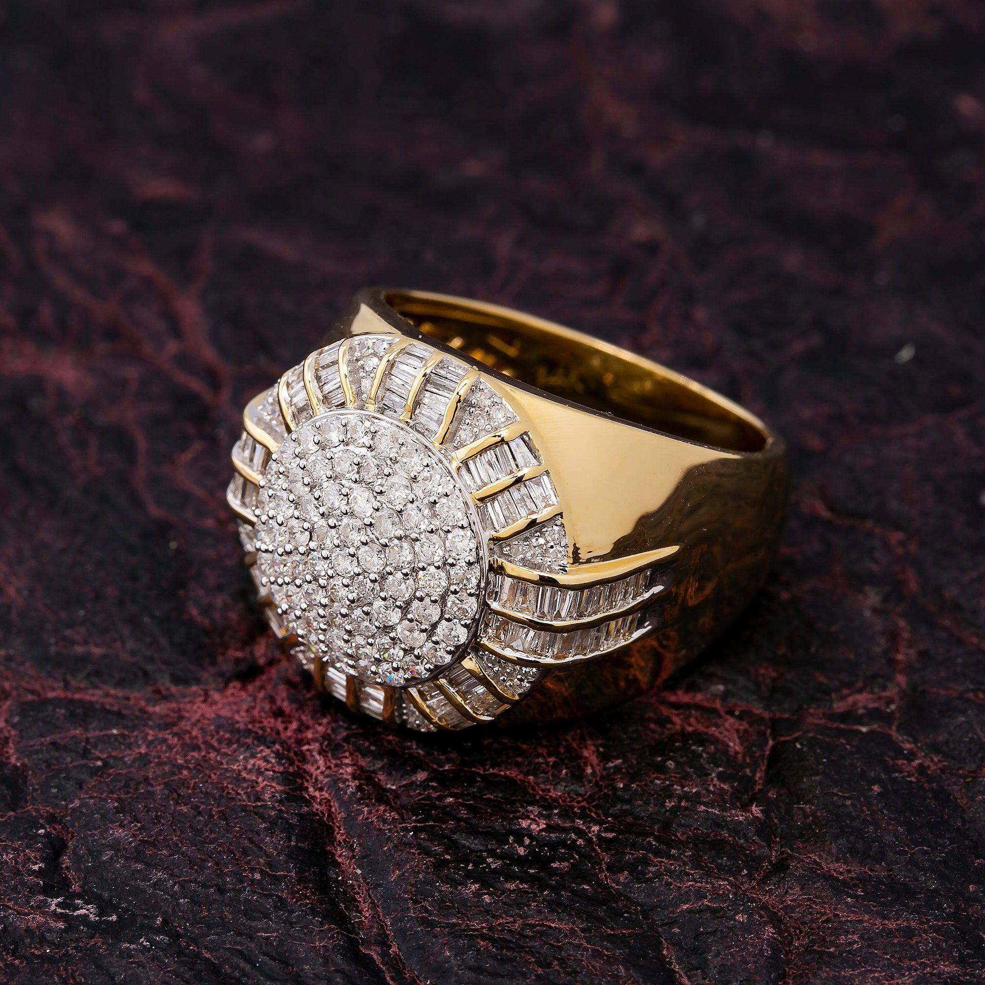 MEN'S 14K YELLOW GOLD RING WITH 1.22 CT BAGUETTE AND ROUND DIAMONDS