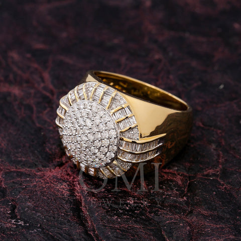 MEN'S 14K YELLOW GOLD RING WITH 1.22 CT BAGUETTE AND ROUND DIAMONDS
