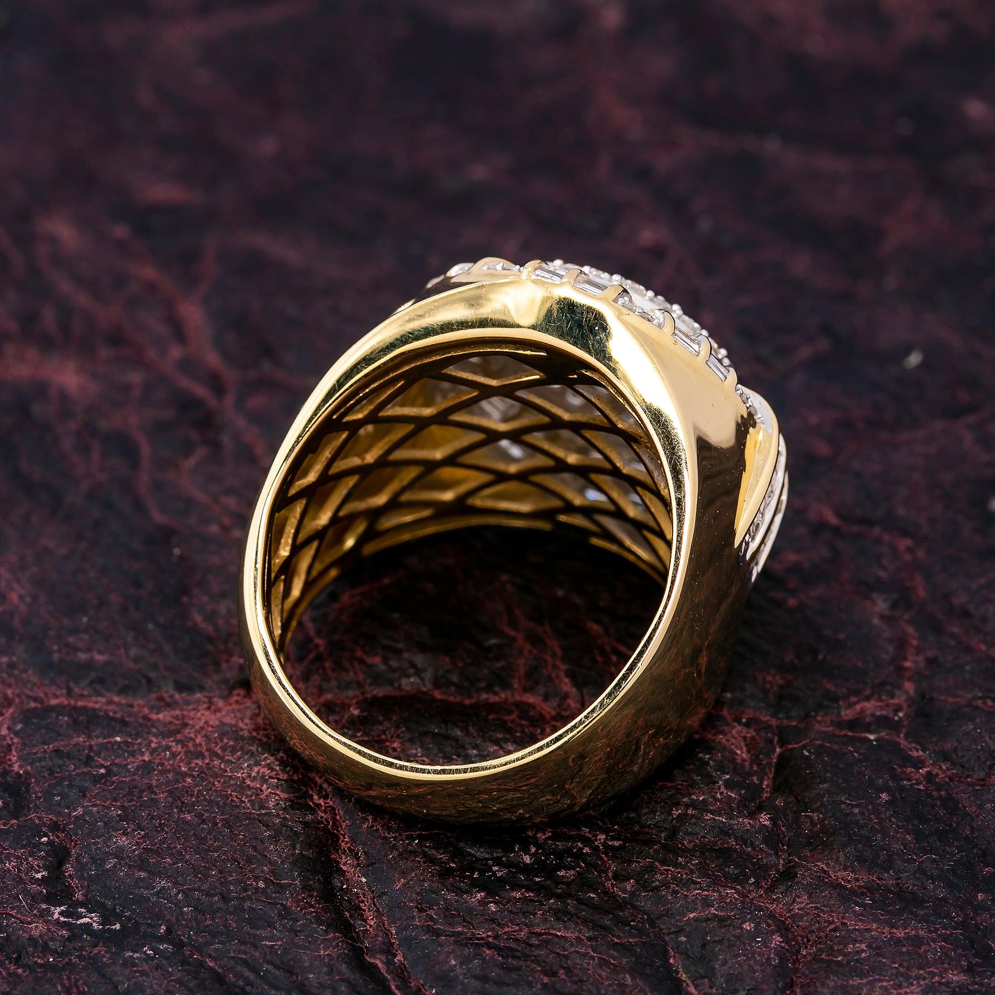 MEN'S 14K YELLOW GOLD RING WITH 1.22 CT BAGUETTE AND ROUND DIAMONDS