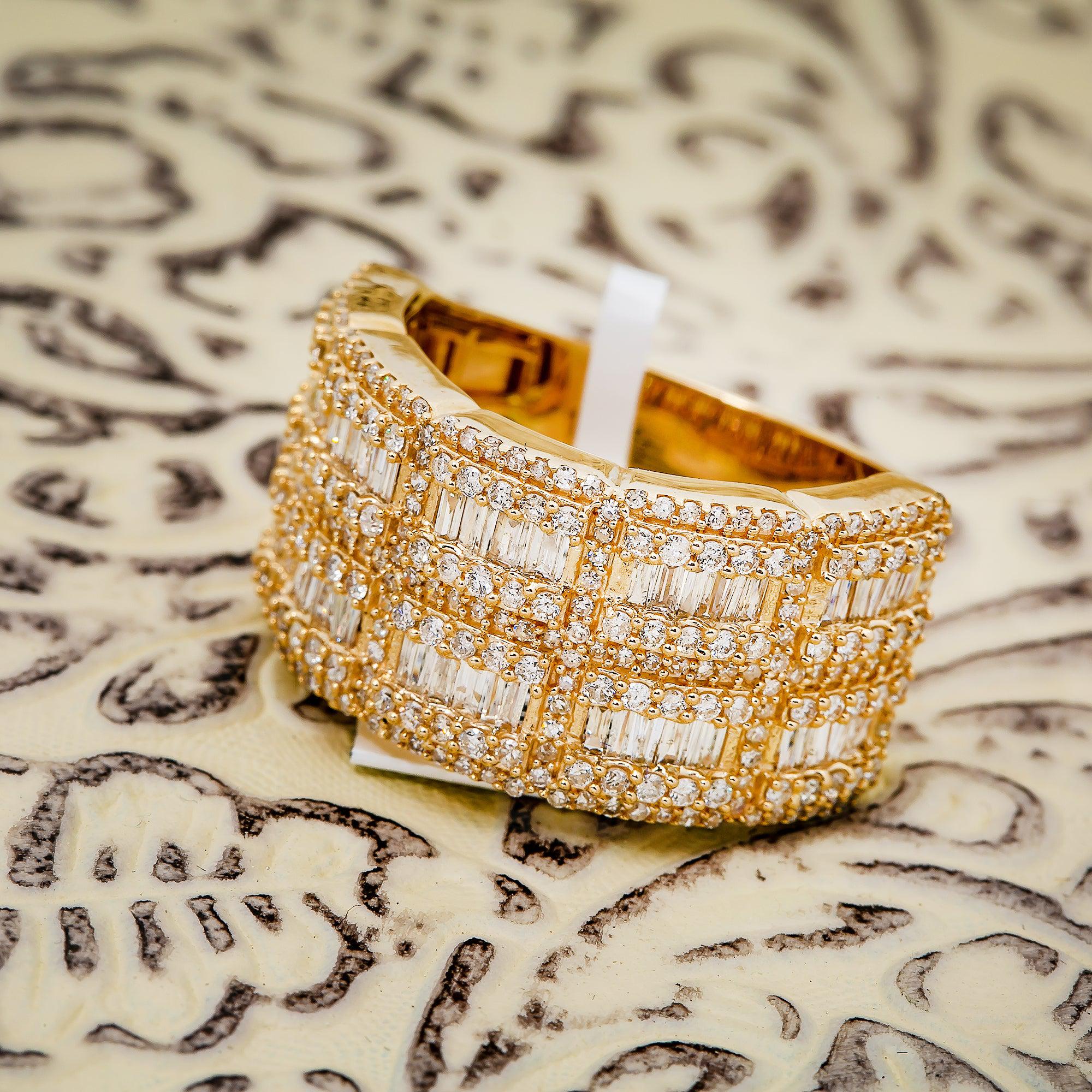 14K YELLOW GOLD MEN'S RING WITH 2.01 CT BAGUETTE AND ROUND DIAMONDS