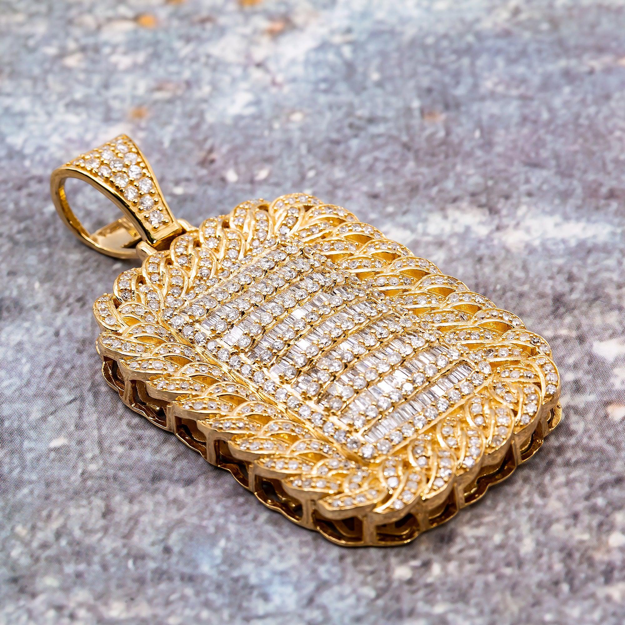 14K YELLOW GOLD MEN'S PENDANT WITH 4.22 CT BAGUTTE AND ROUND DIAMONDS