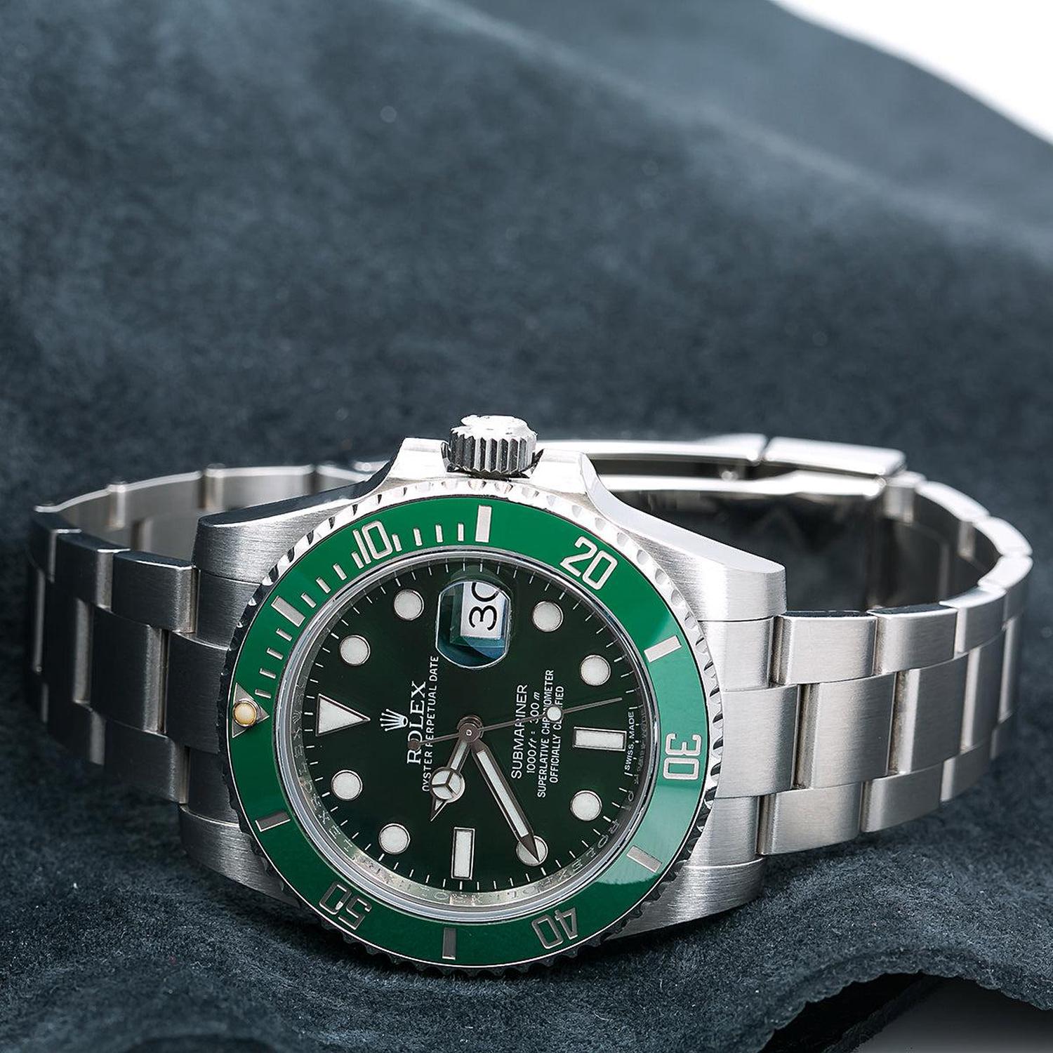 Rolex Submariner Date 40MM 116610LV Hulk Green Dial Green Ceramic Bezel Stainless Steel Oyster Bracelet